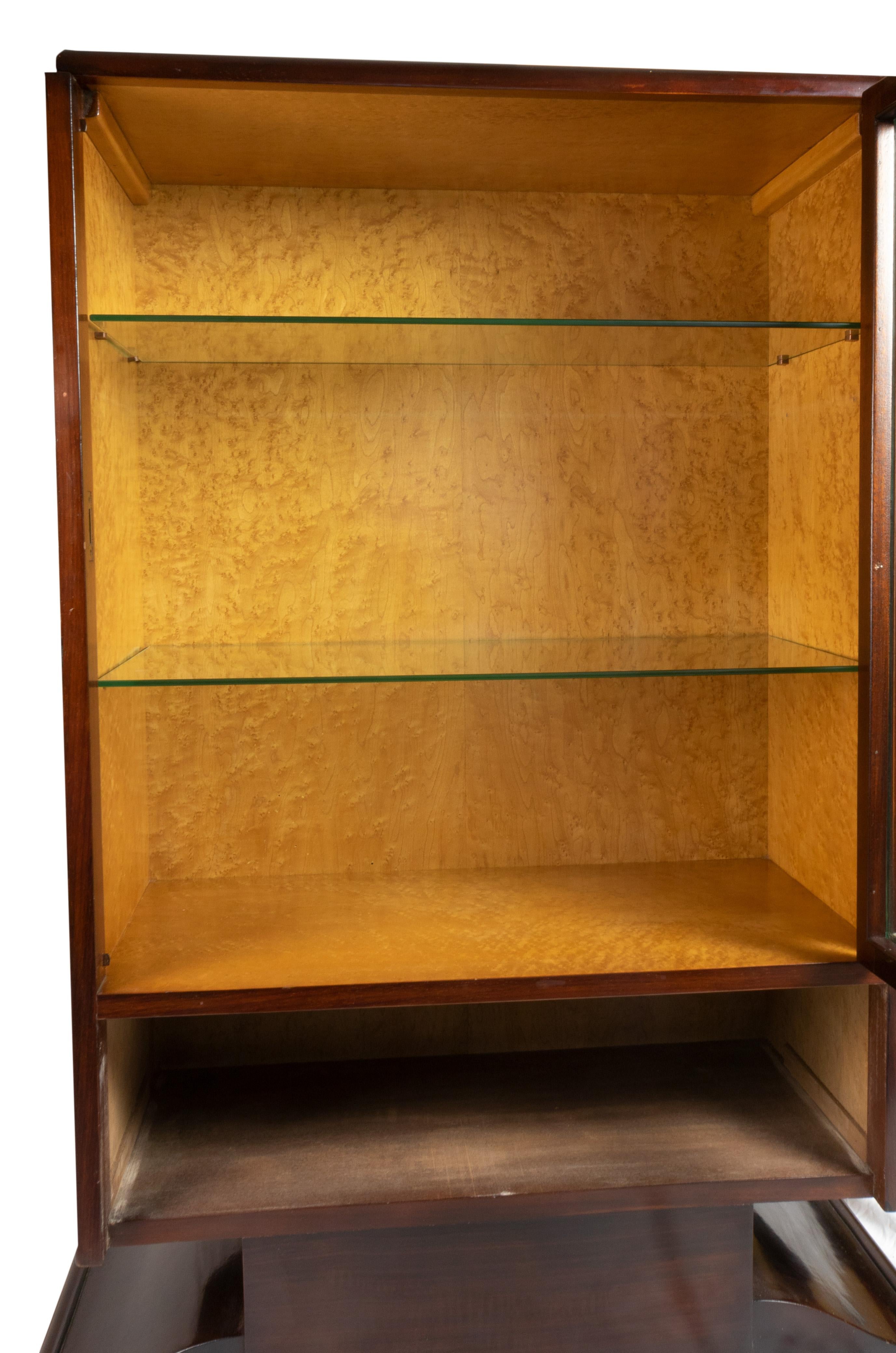 Cabina Art Decó de Madera de Nogal con Detalles de Cobre Barnizado en venta