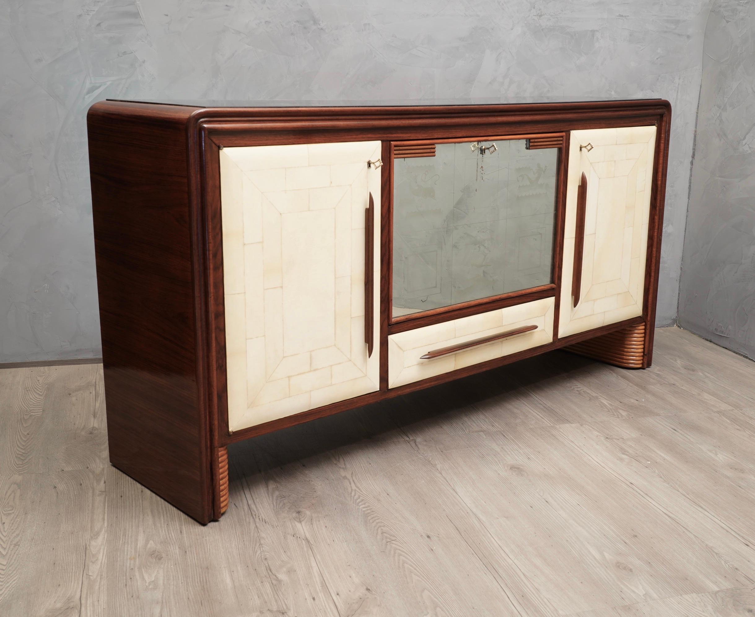 Art Deco Walnut Wood Glass and Goatskin Italian Sideboard/Bar, 1940 4