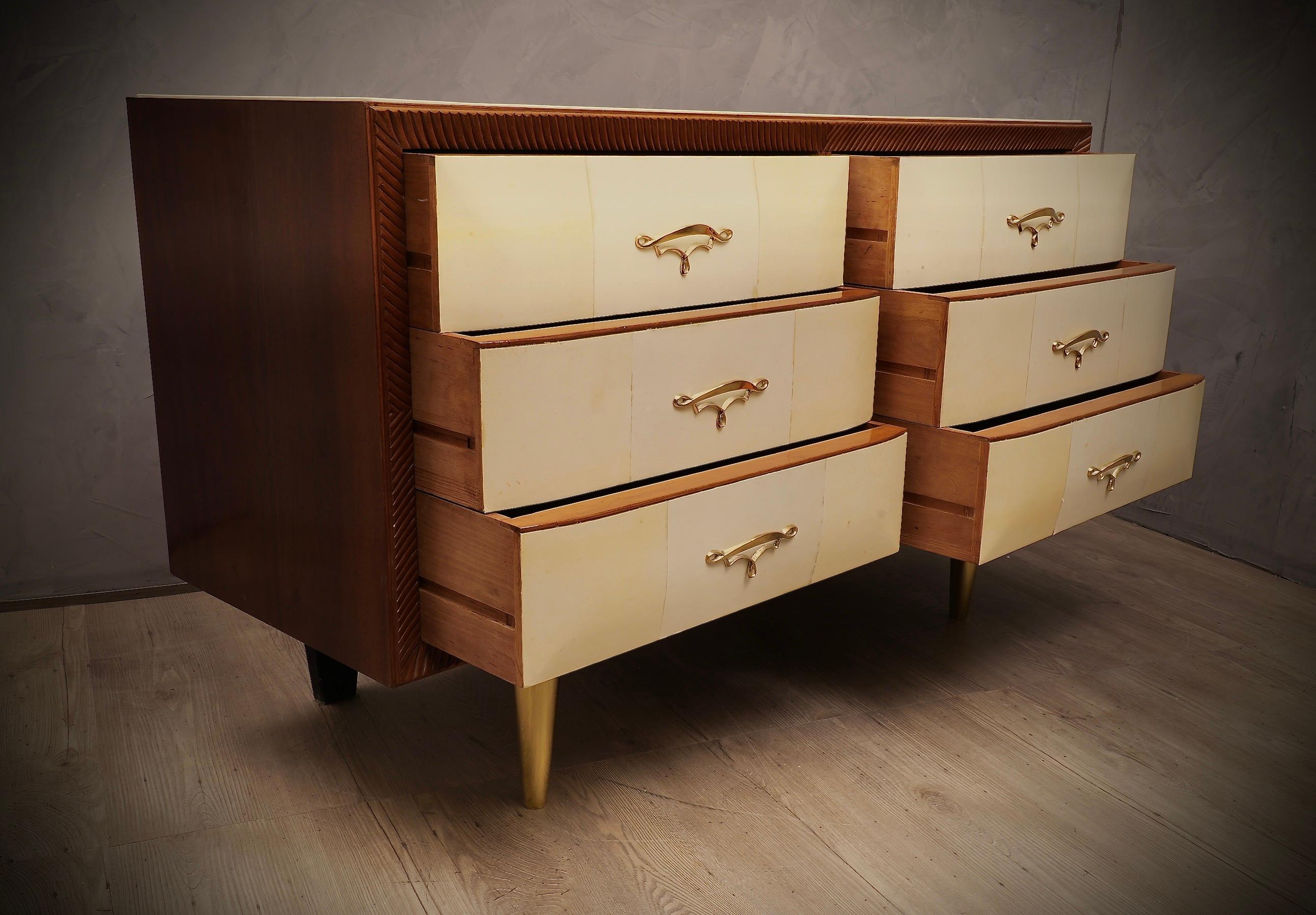 Mid-20th Century Art Deco Walnut Wood Goat Skin and Brass Italian Commode Chest of Drawers, 1940 For Sale