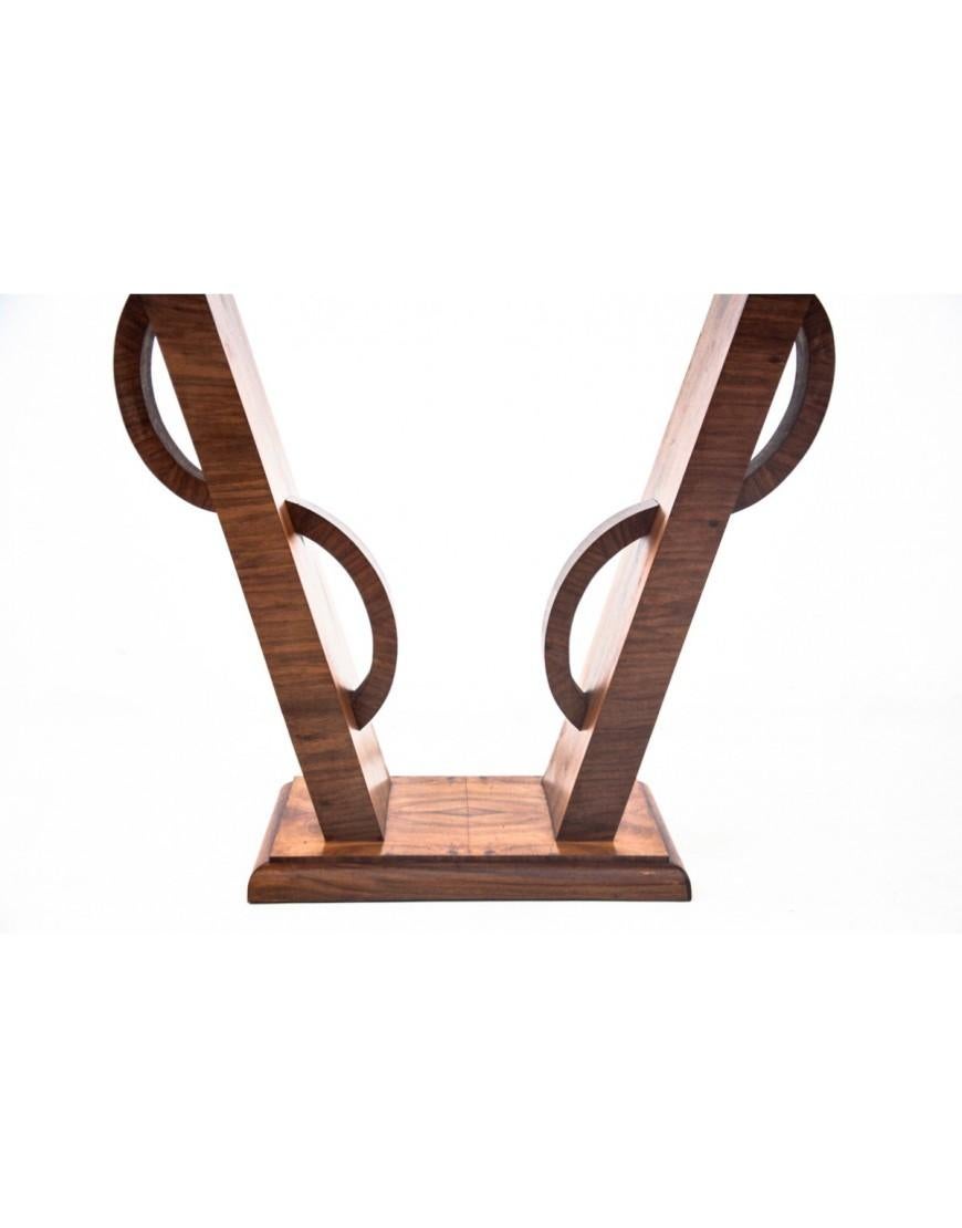 Art Deco walnut wooden console, Poland, 1940s. For Sale 4