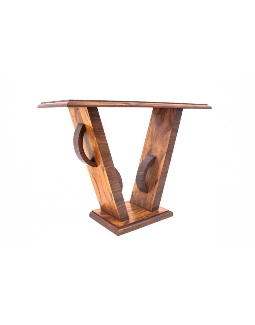 Art Deco walnut wooden console, Poland, 1940s. In Good Condition For Sale In Chorzów, PL