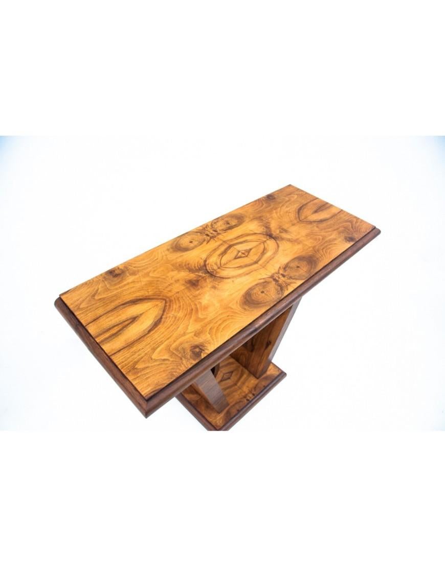 Mid-20th Century Art Deco walnut wooden console, Poland, 1940s. For Sale