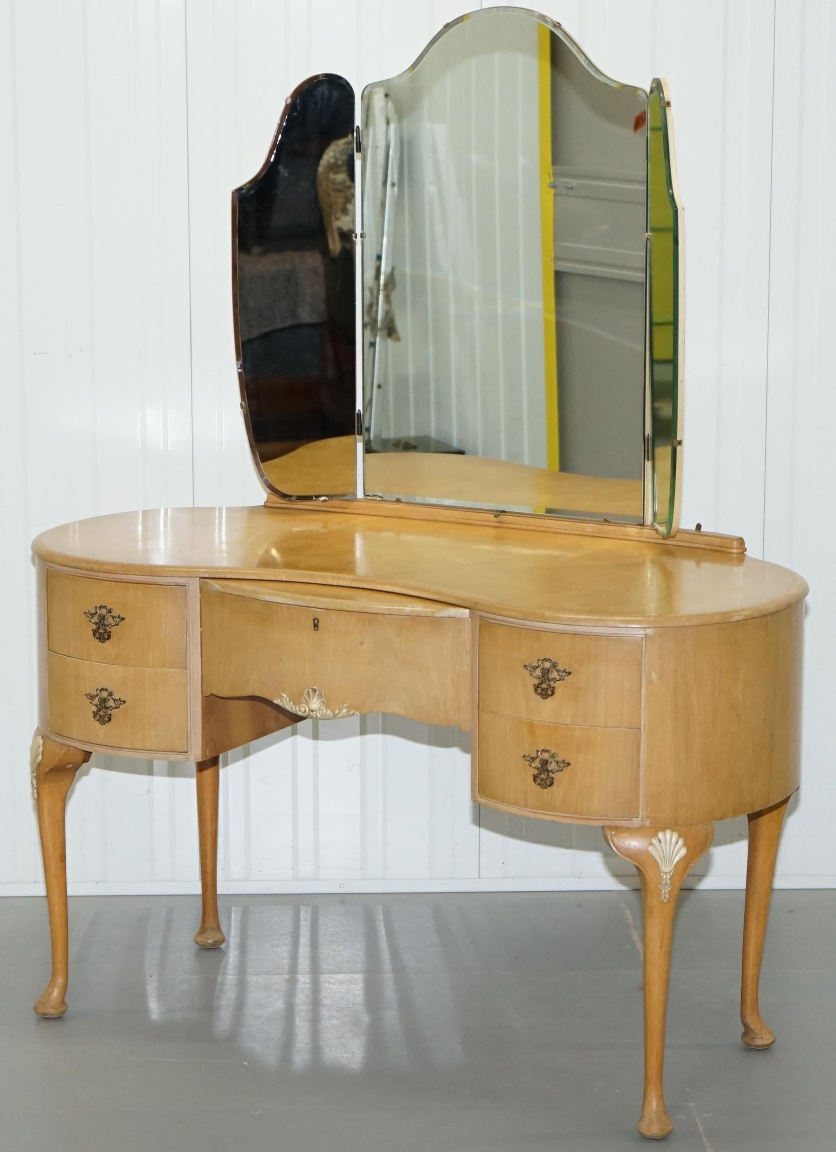 We are delighted to offer for sale this lovely handmade in England Walnut Works London Art Deco dressing table with Tri-fold mirrors

A very good looking and well-made piece, the typical kidney shape which is so elegant and timeless

This table