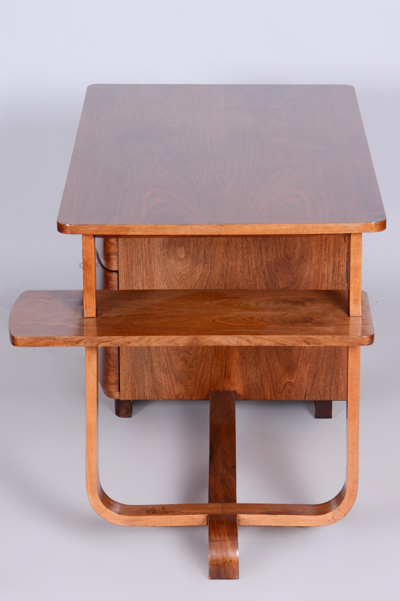 Schreibtisch aus Nussbaumholz im Art déco-Stil entworfen von Jindrich Halabala, Tschechien, 1920er Jahre im Angebot 5