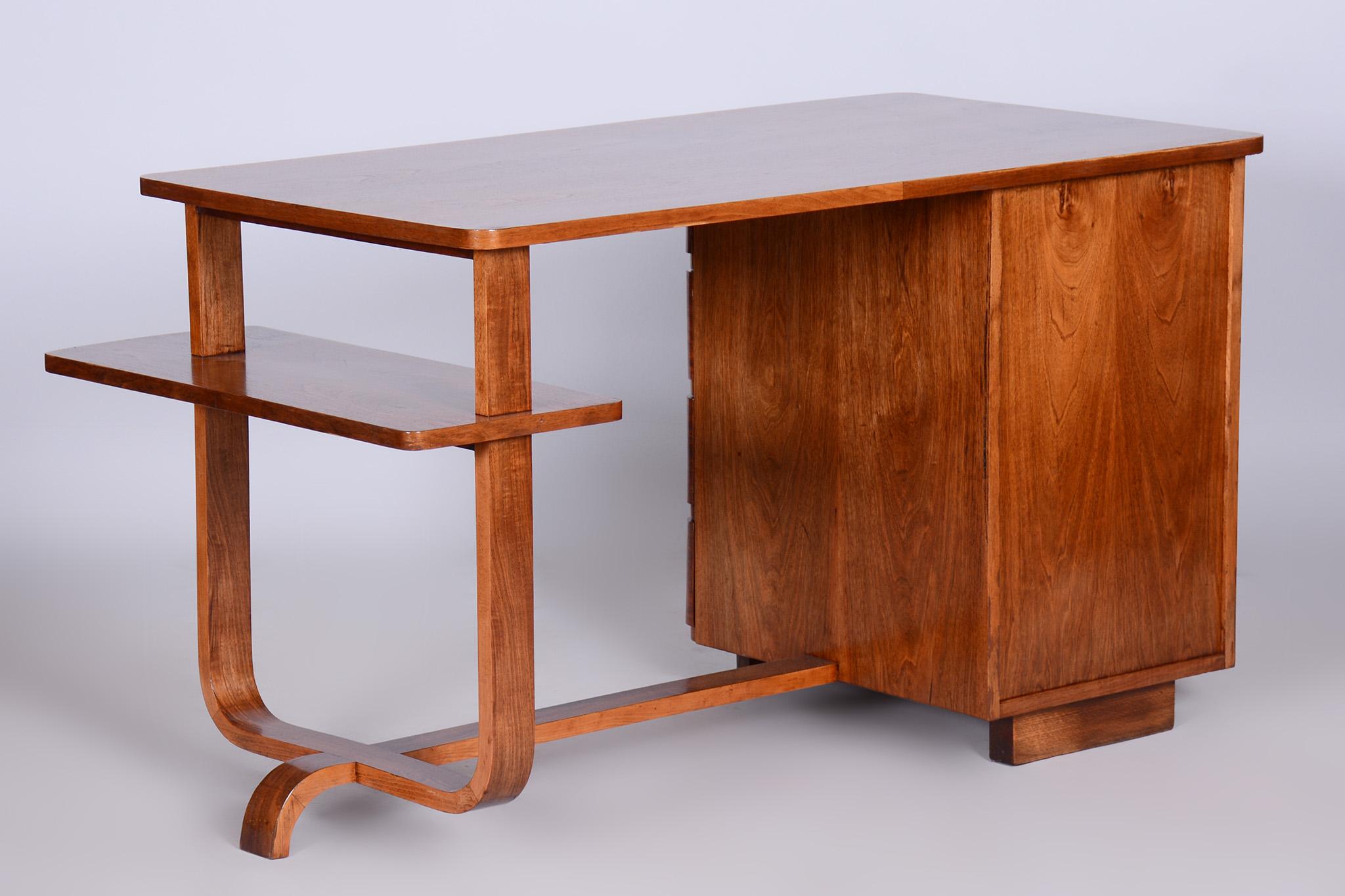 Schreibtisch aus Nussbaumholz im Art déco-Stil entworfen von Jindrich Halabala, Tschechien, 1920er Jahre im Angebot 6