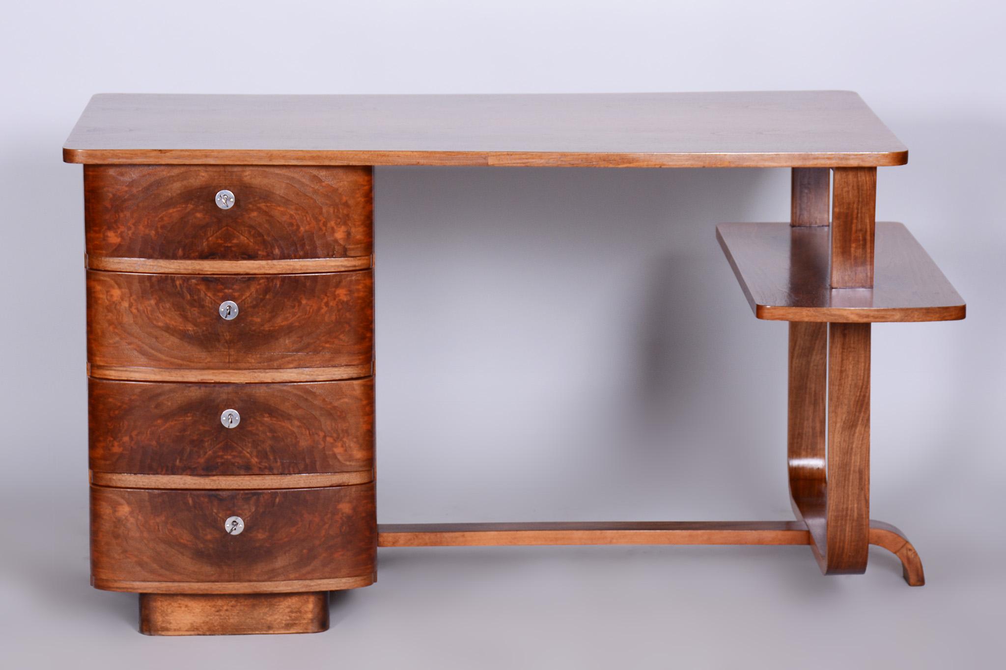 Art Deco walnut writing desk designed by Czech Architect Jindrich, 1920-1929.
Maker: UP Zavody.

Completely professionally restored.

The desk was designed as an equivalent to the H-180 desk as a variant without the chrome construction.
 