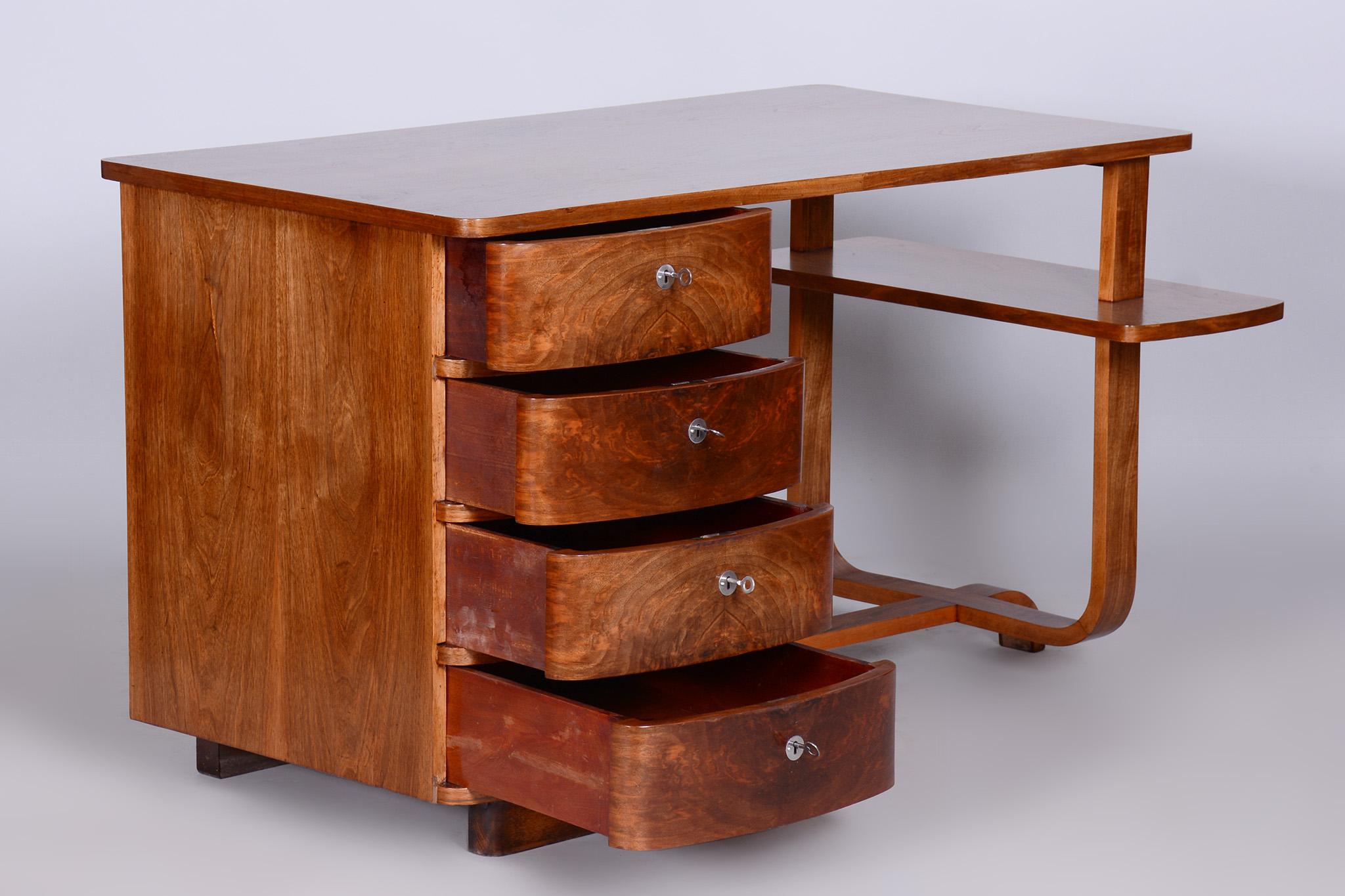 Schreibtisch aus Nussbaumholz im Art déco-Stil entworfen von Jindrich Halabala, Tschechien, 1920er Jahre im Angebot 3