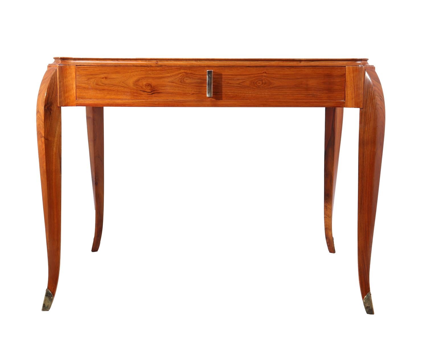 Art Deco walnut writing table.
A single drawer French walnut writing table, solid brass handle and feet tips, the desk has been fully restored and hand polished.

Age: 1930

Style: Art Deco

Material: Walnut

Origin: France

Condition: