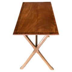 Tavolo consolle con base a "X" in noce Art Déco con piano a intarsio