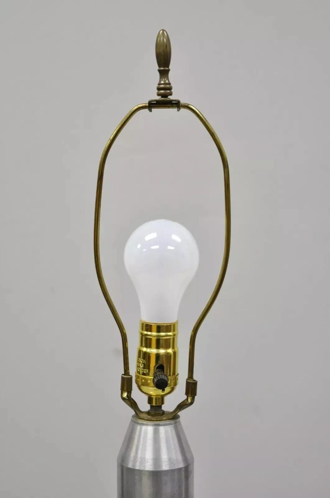 XX secolo Lampada da tavolo a grattacielo in alluminio e acrilico in stile Art Deco Walter Von Nessen in vendita