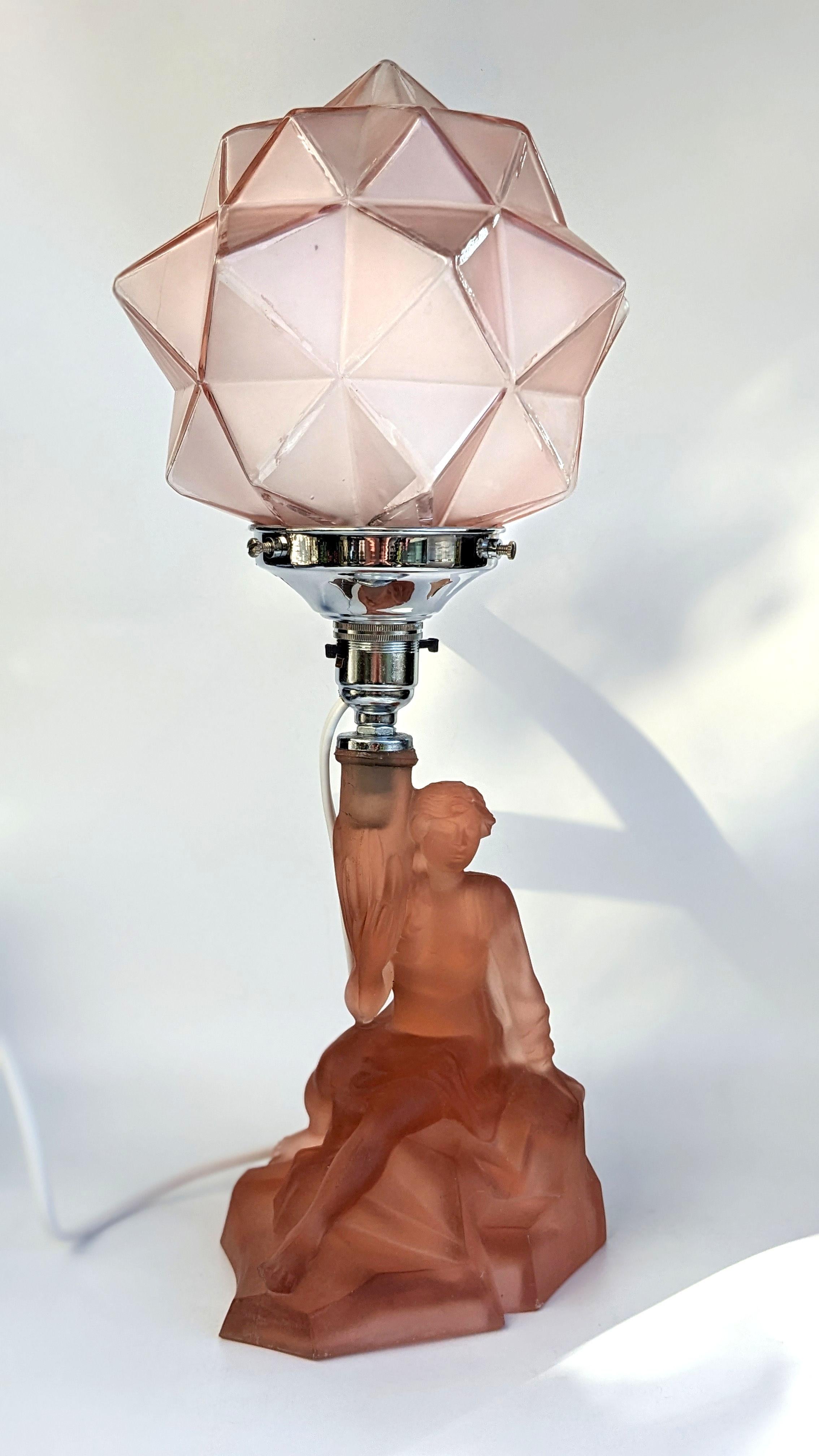 Art Deco Walther and Sohne Peach Glass Table Lamp, Circa 1930's For Sale 4