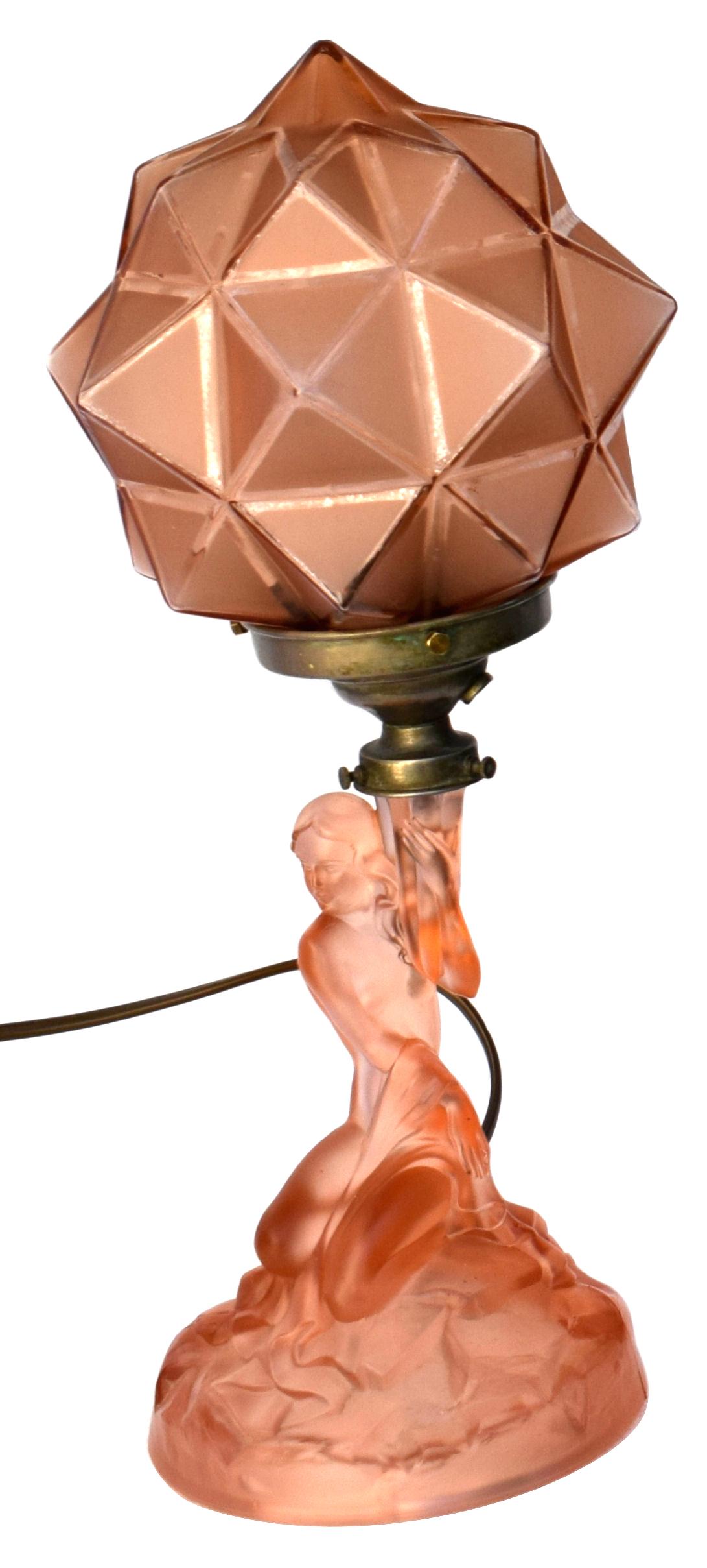 For your consideration is this tall and very elegant and original Walther and Sohne amber glass table lamp, circa 1930s. Features female nude to create the column of the lamp with a segmented glass shade. The peach colored glass in excellent