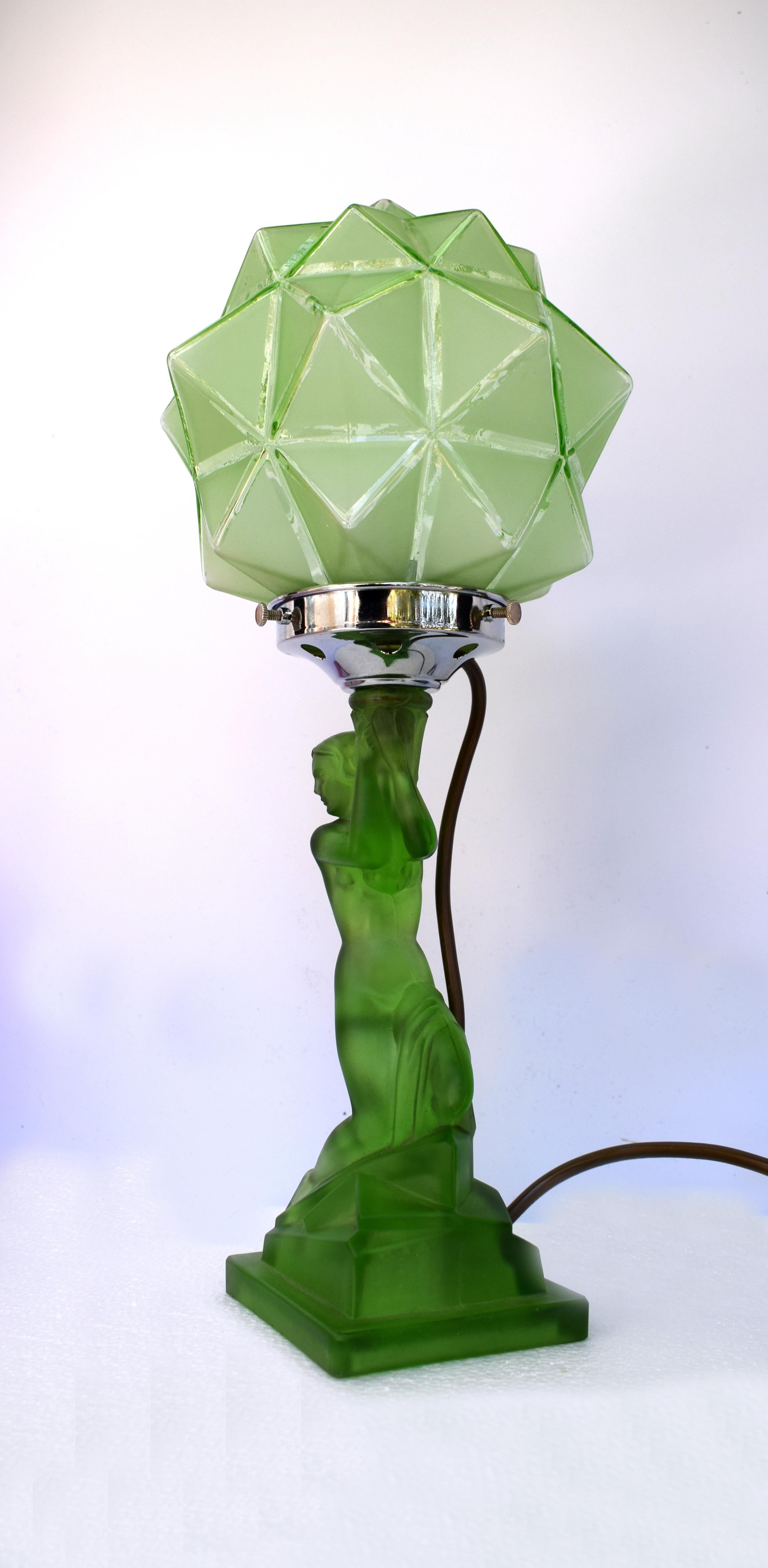 German Art Deco Walther and Sohne Peach Glass Table Lamp, circa 1930s