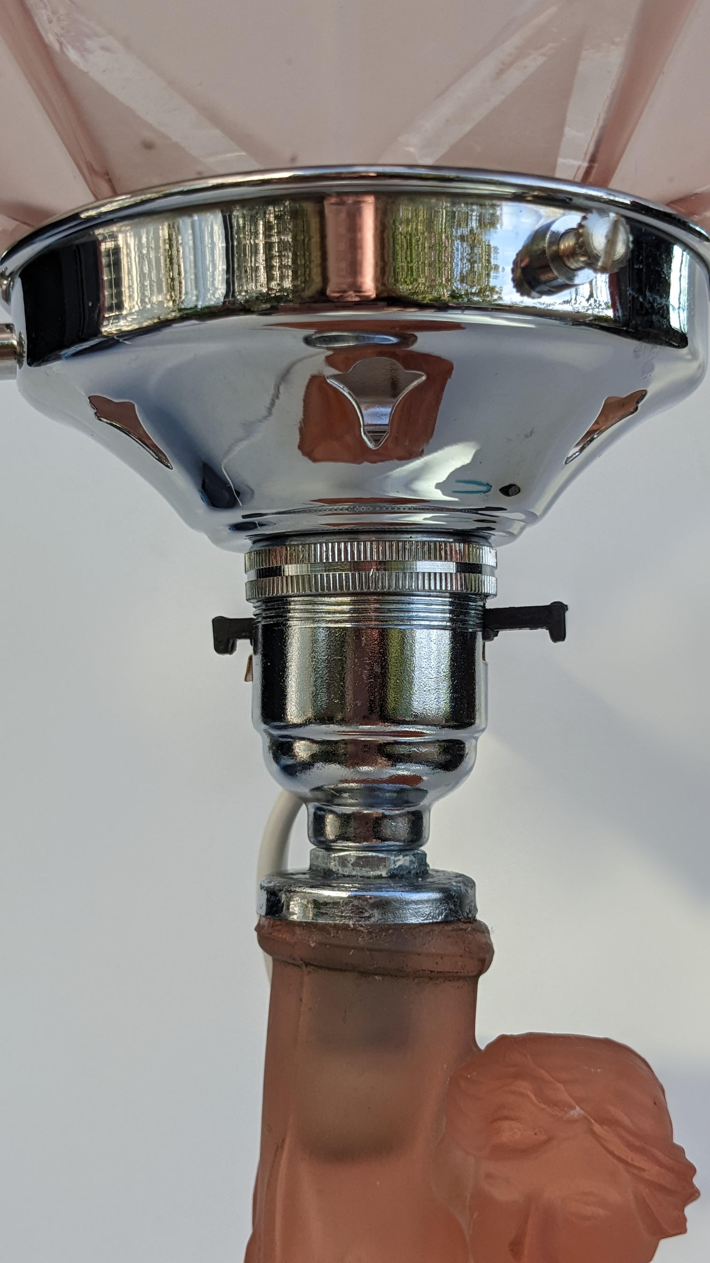 Mid-20th Century Art Deco Walther and Sohne Peach Glass Table Lamp, Circa 1930's For Sale