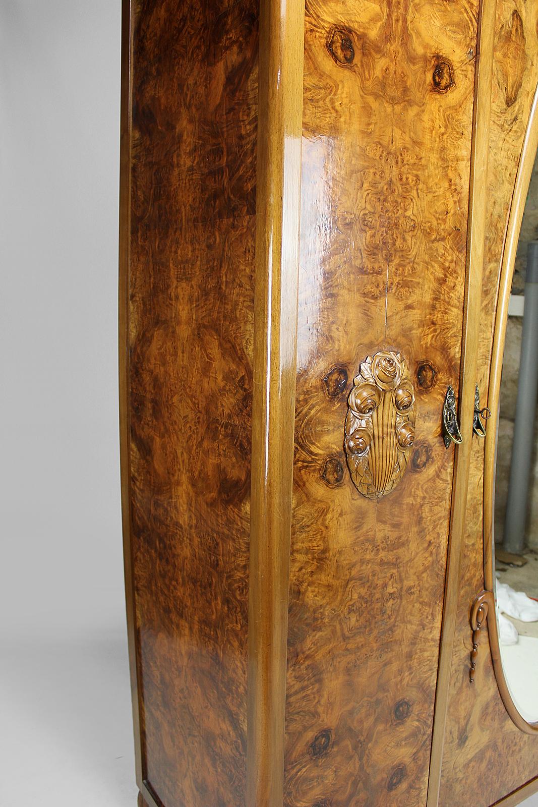 Art Deco Wardrobe by Ateliers Gauthier-Poinsignon in walnut, circa 1920-1930 For Sale 8