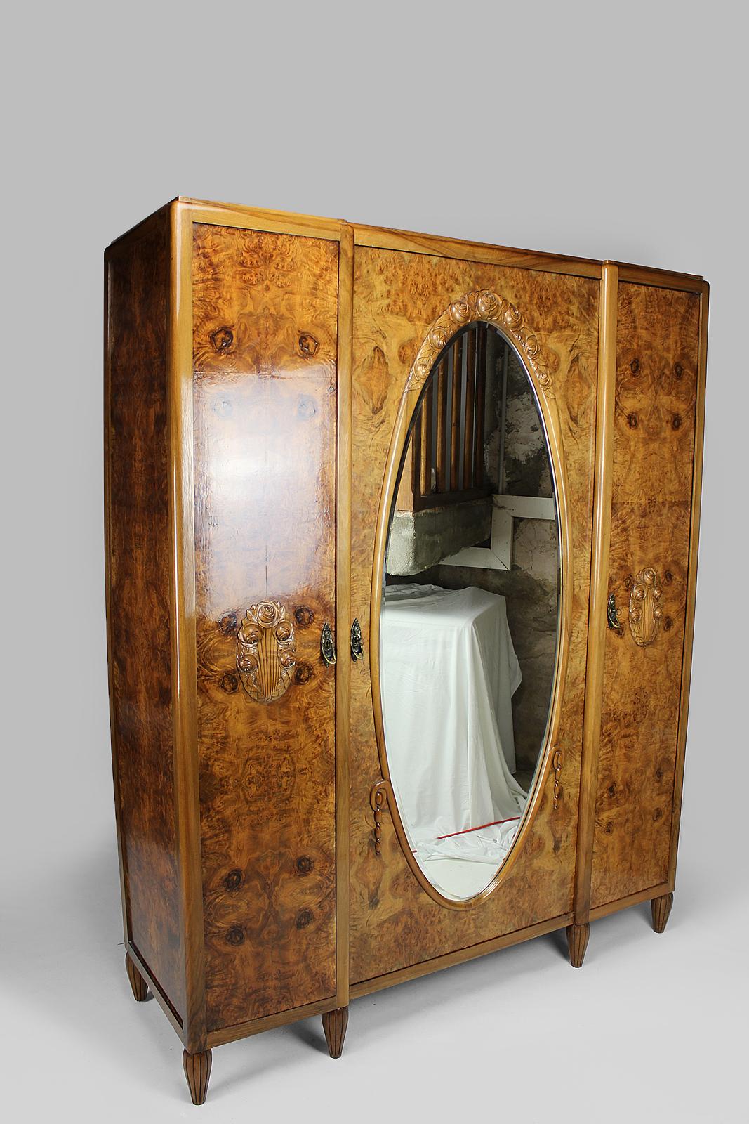 Beveled Art Deco Wardrobe by Ateliers Gauthier-Poinsignon in walnut, circa 1920-1930 For Sale