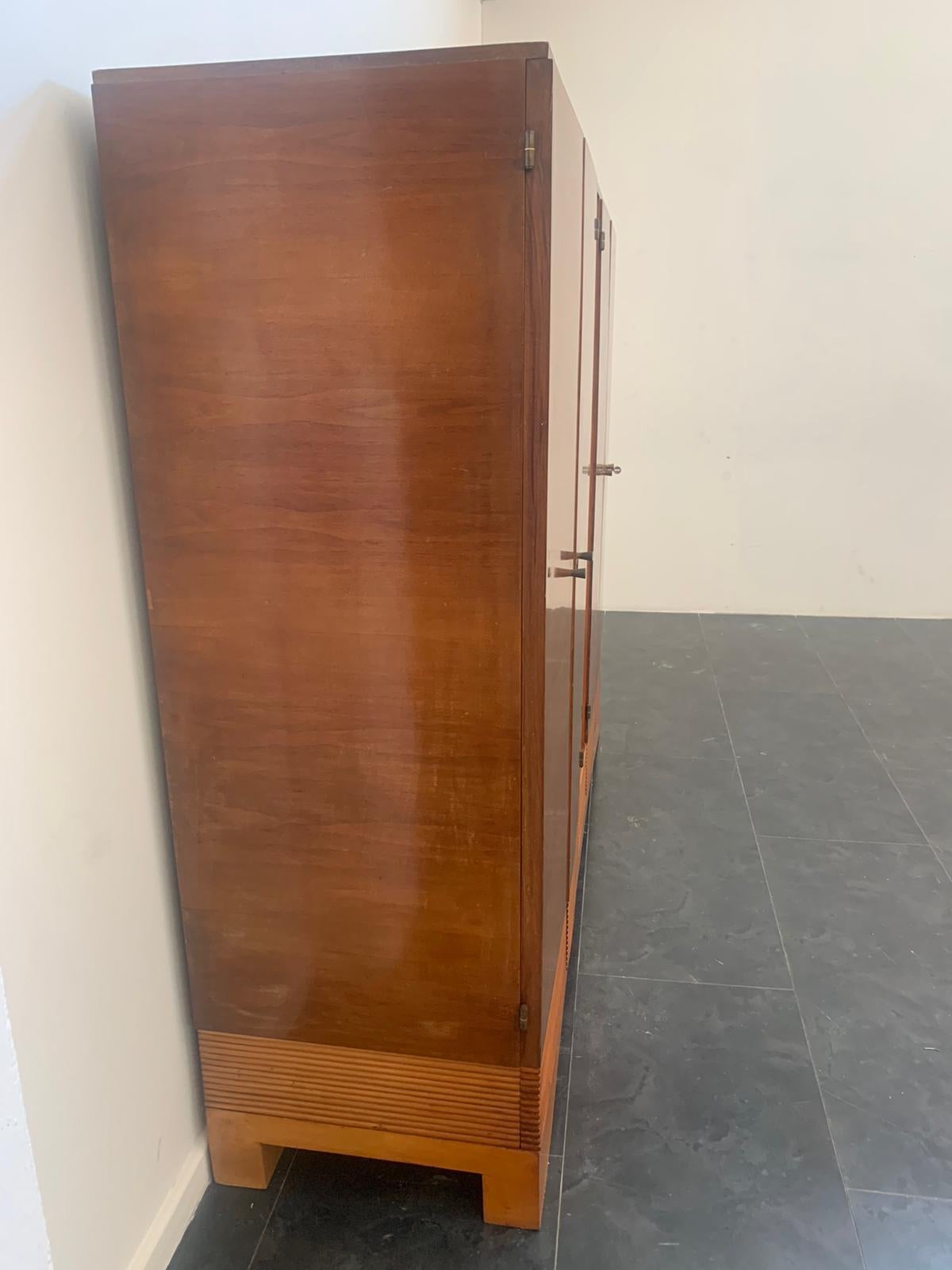 Art Deco Wardrobe in Cherry and Maple Carved at the Center and Base For Sale 4