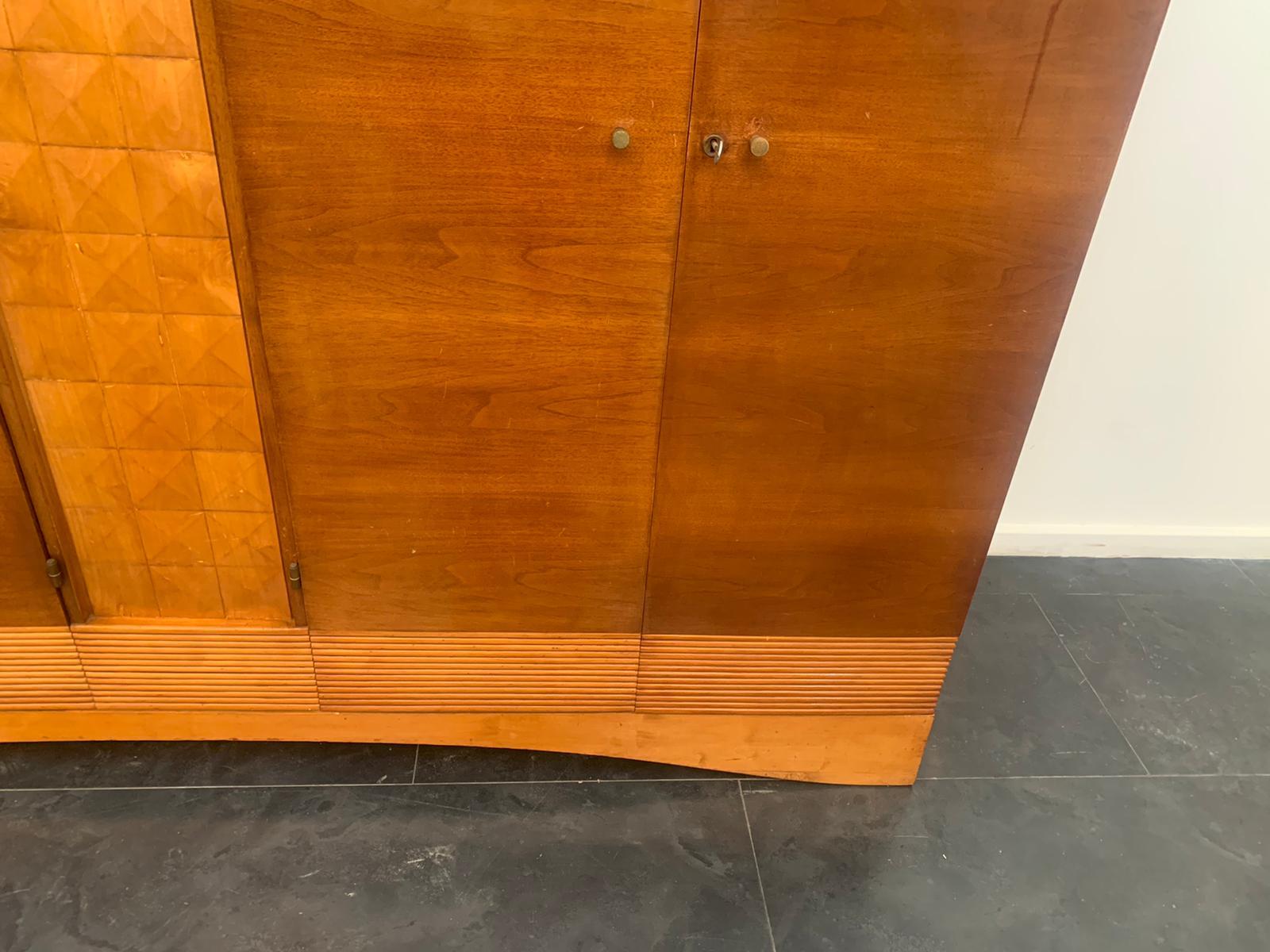 Art Deco Wardrobe in Cherry and Maple Carved at the Center and Base For Sale 8