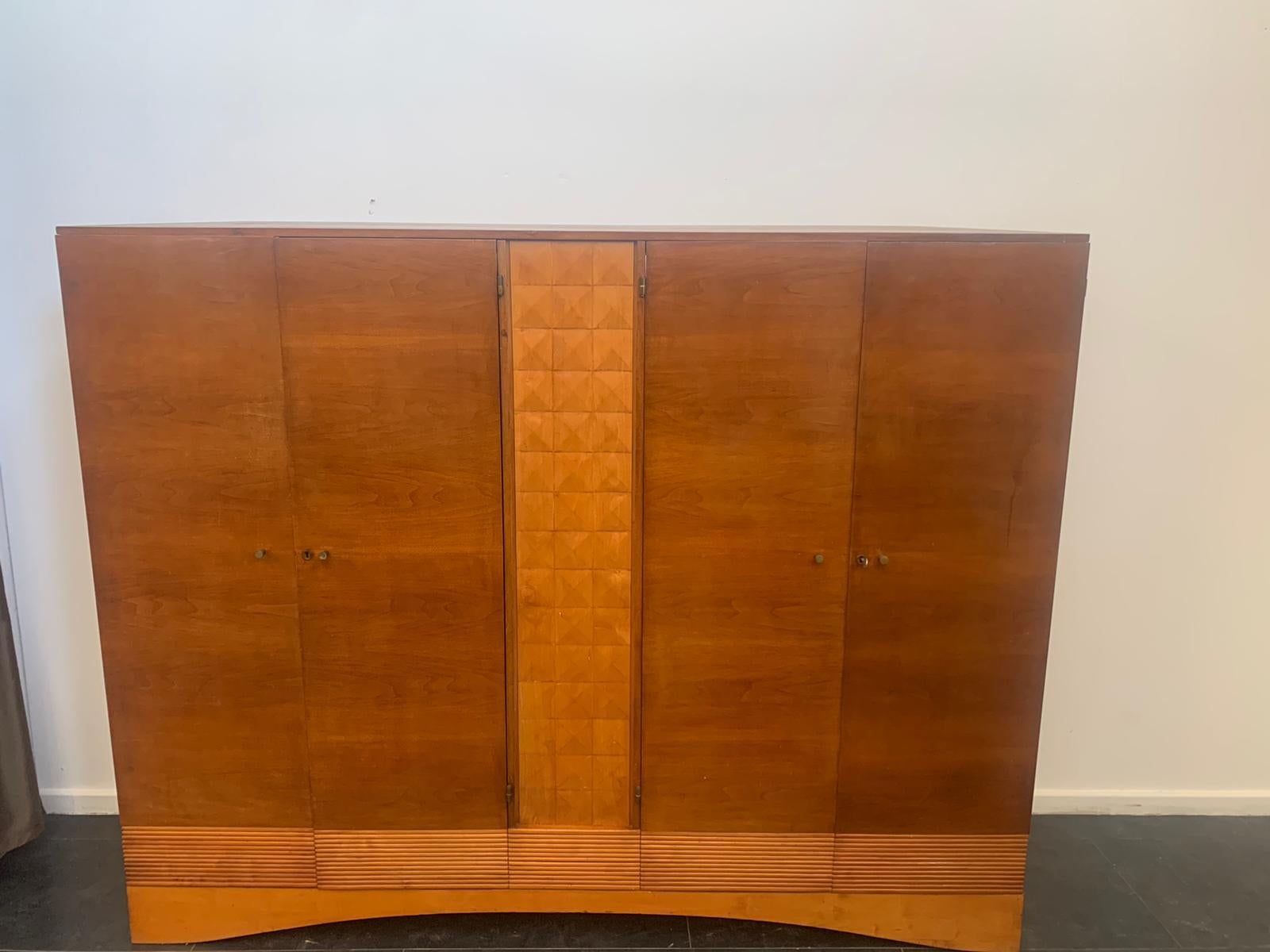 Art Deco Wardrobe in Cherry and Maple Carved at the Center and Base For Sale 12