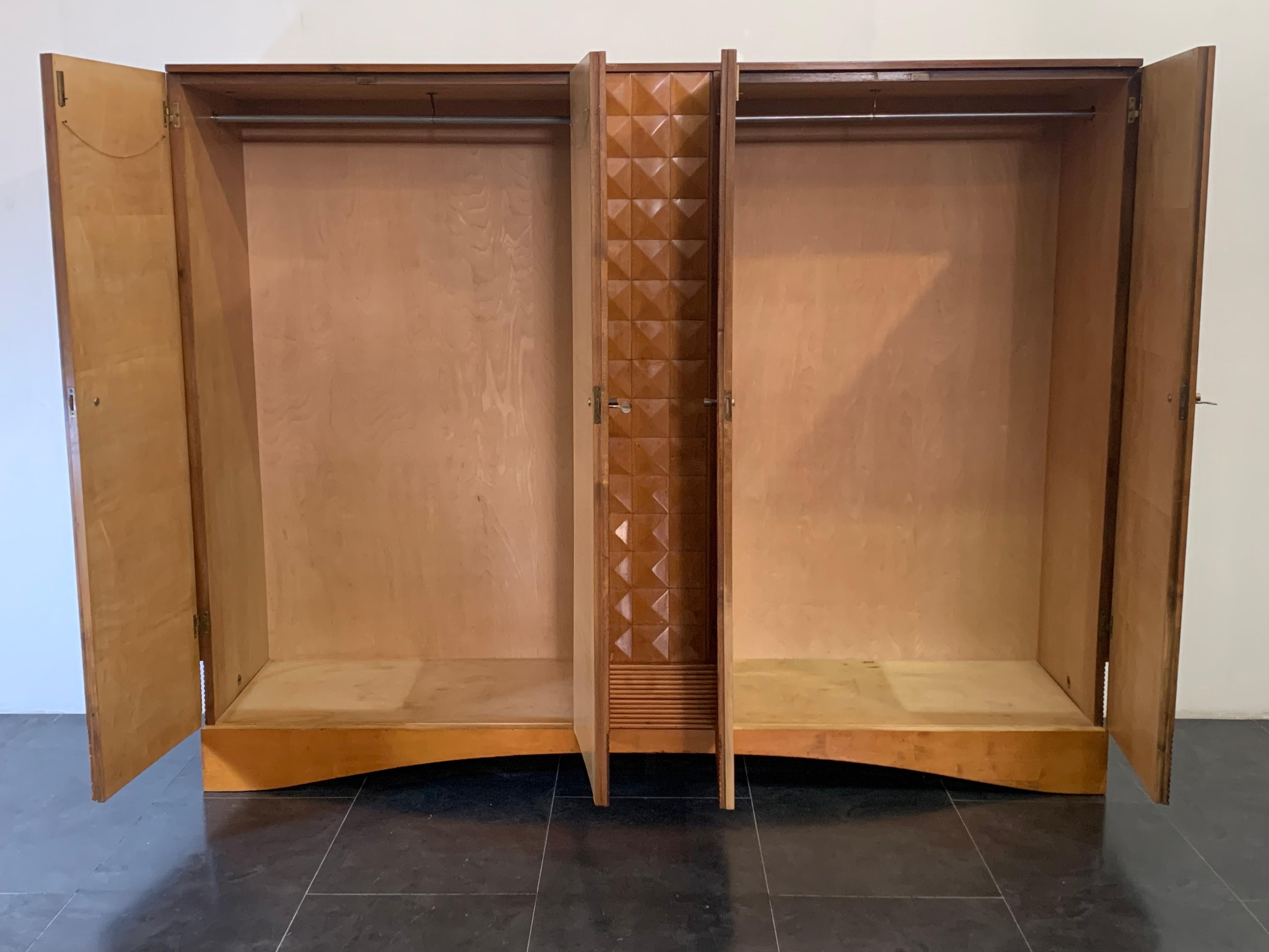Art Deco Wardrobe in Cherry and Maple Carved at the Center and Base For Sale 15
