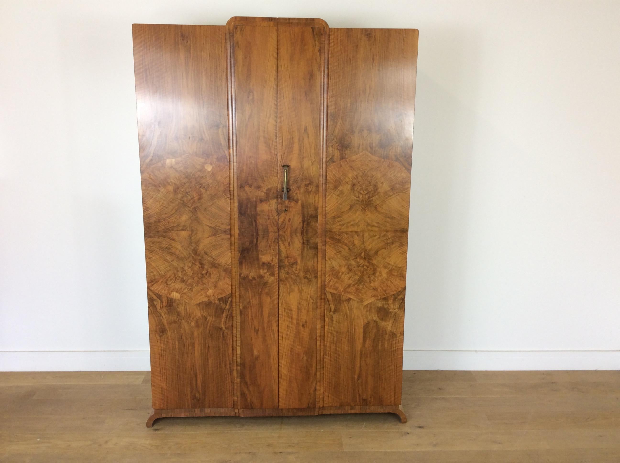 Art Deco wardrobe in a stunning figured walnut with skyscraper front.
Measures: 188 cm H, 120 cm W, 52.5 cm D
British, circa 1930.