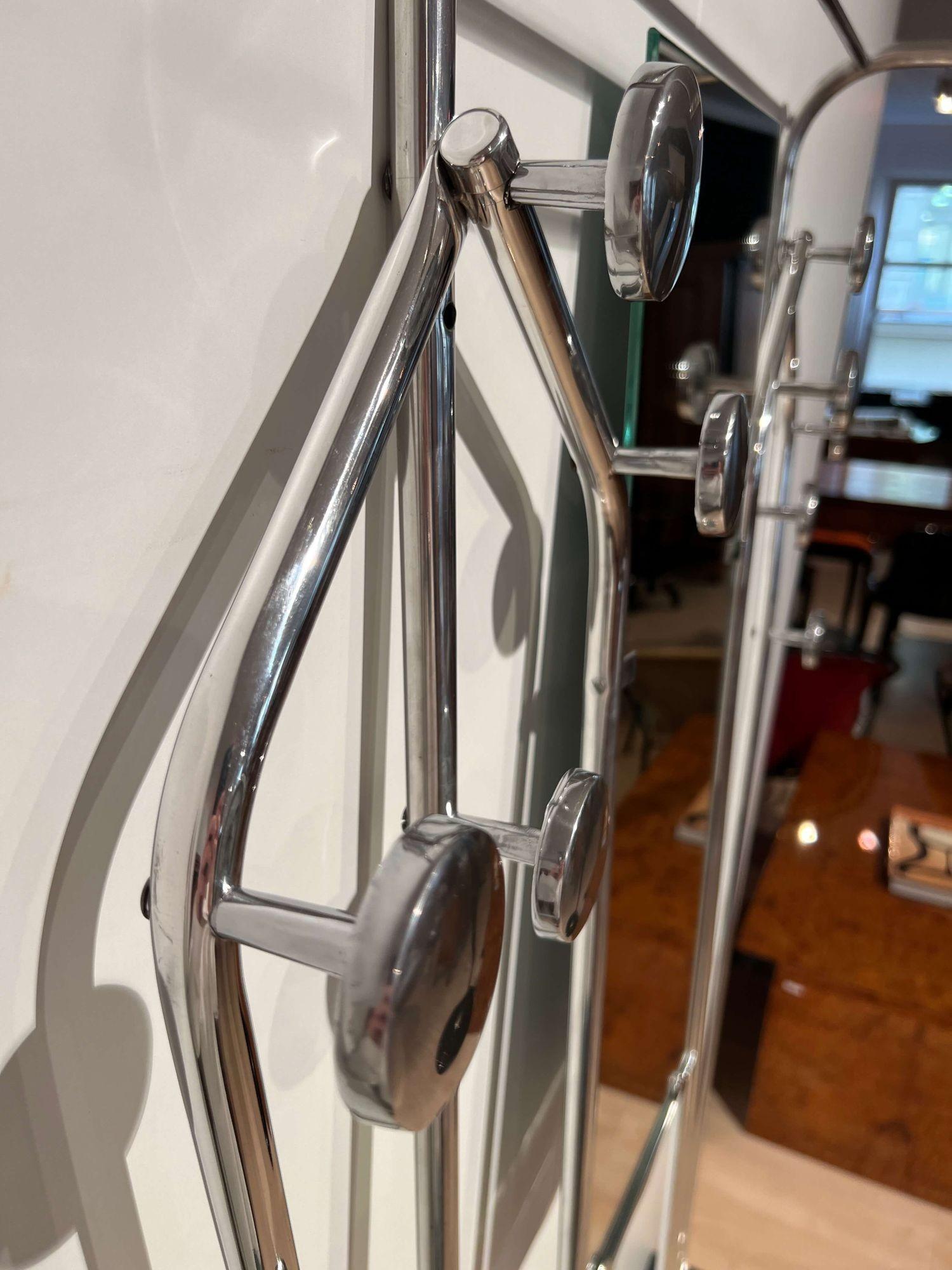 Armoire Art Deco avec Mirror, Tubes en aluminium poli, France circa 1930 en vente 4