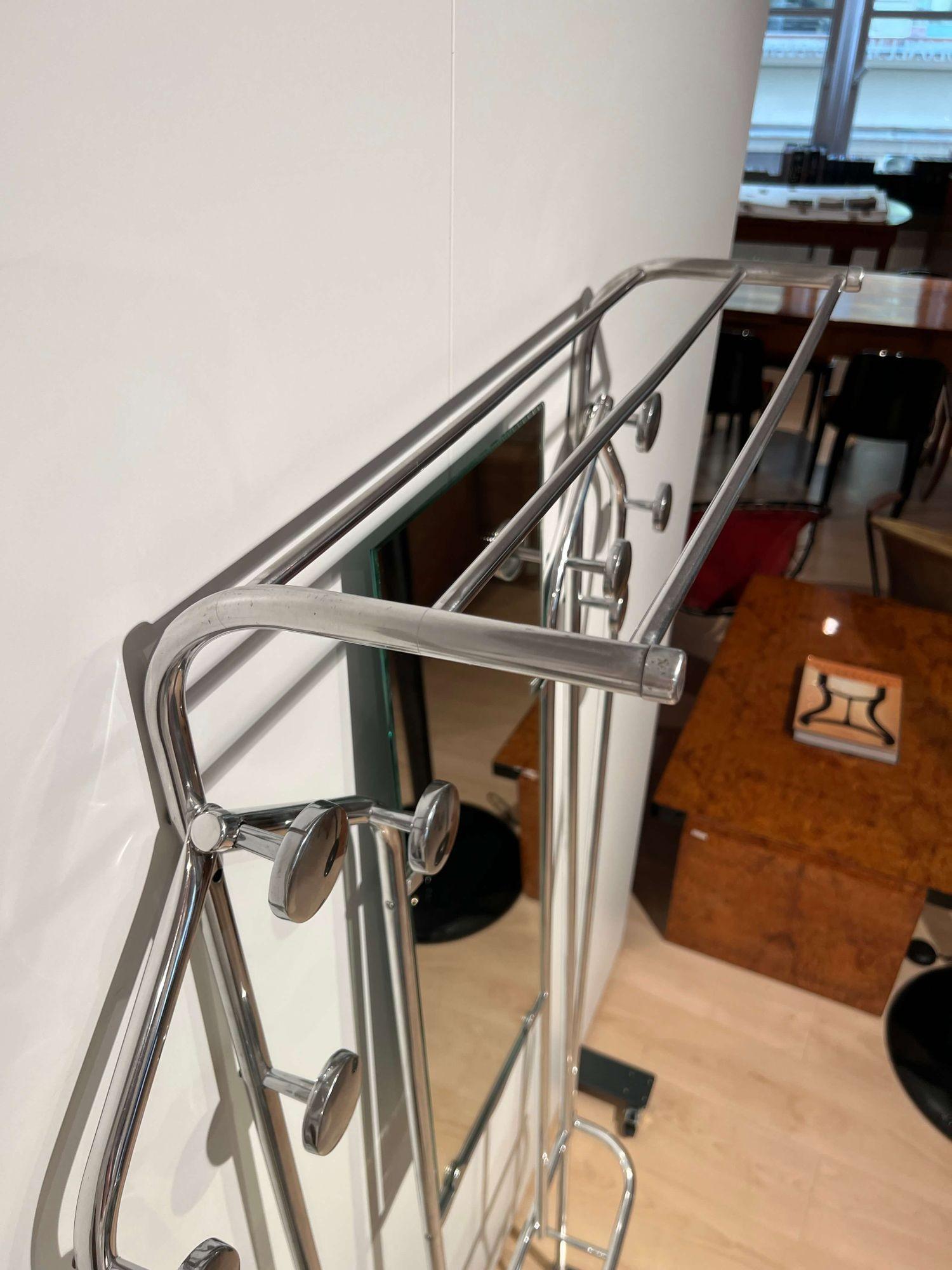 Armoire Art Deco avec Mirror, Tubes en aluminium poli, France circa 1930 en vente 6