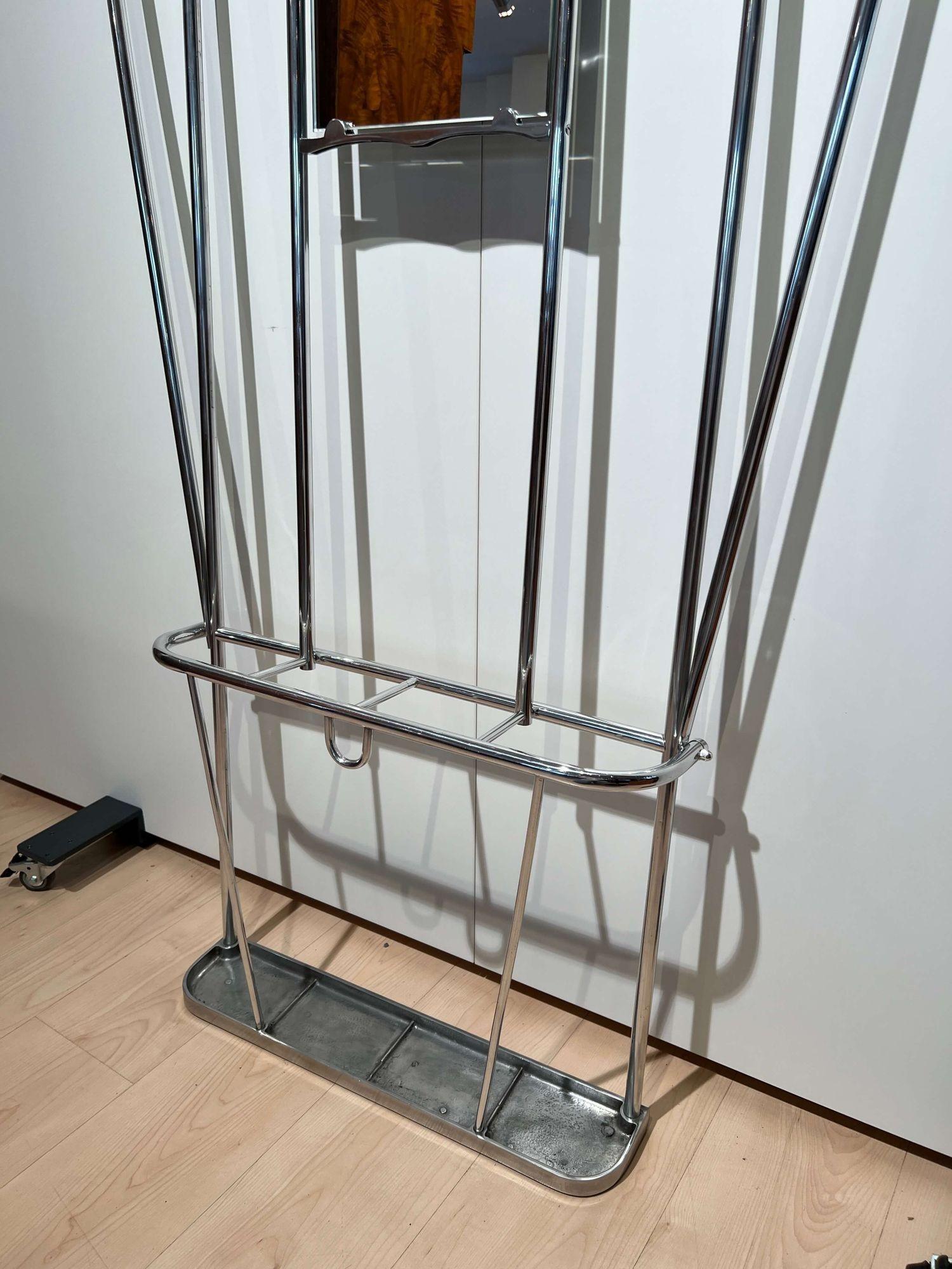 Armoire Art Deco avec Mirror, Tubes en aluminium poli, France circa 1930 en vente 7
