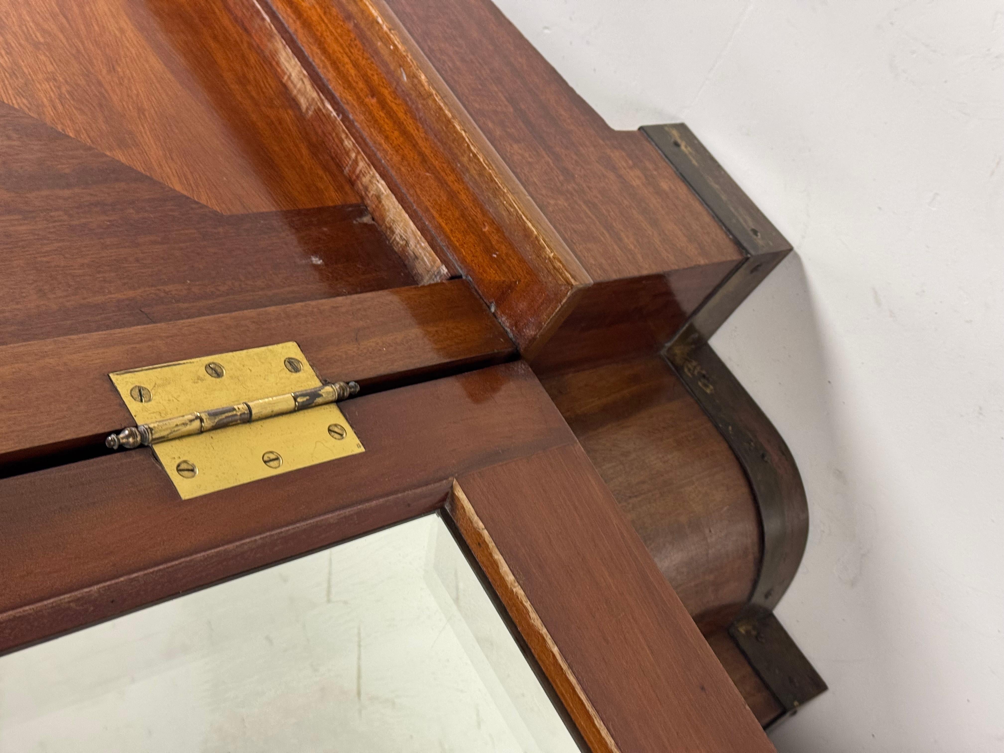 Belga Armadio Art Deco con specchi in vendita