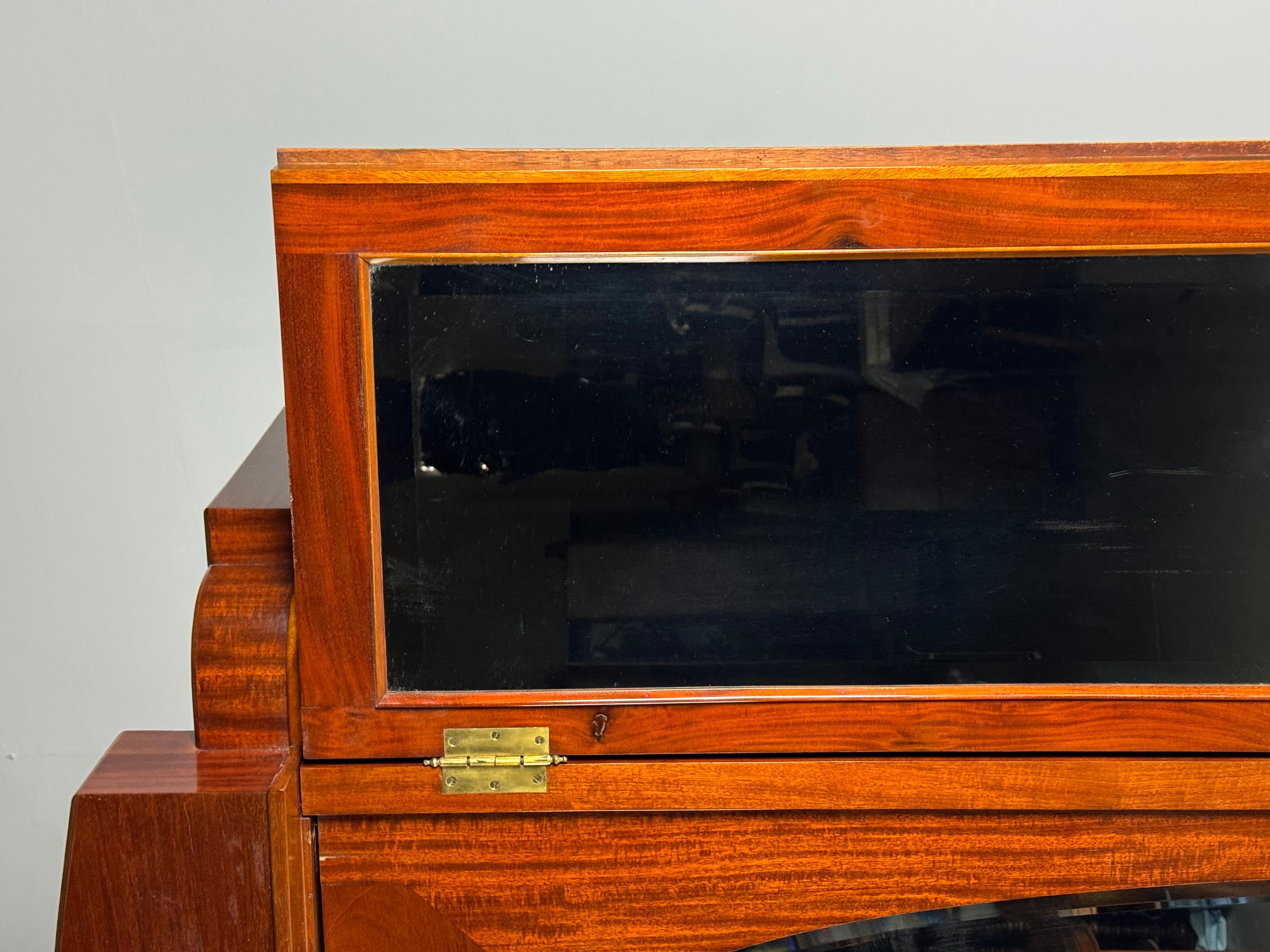 XX secolo Armadio Art Deco con specchi in vendita