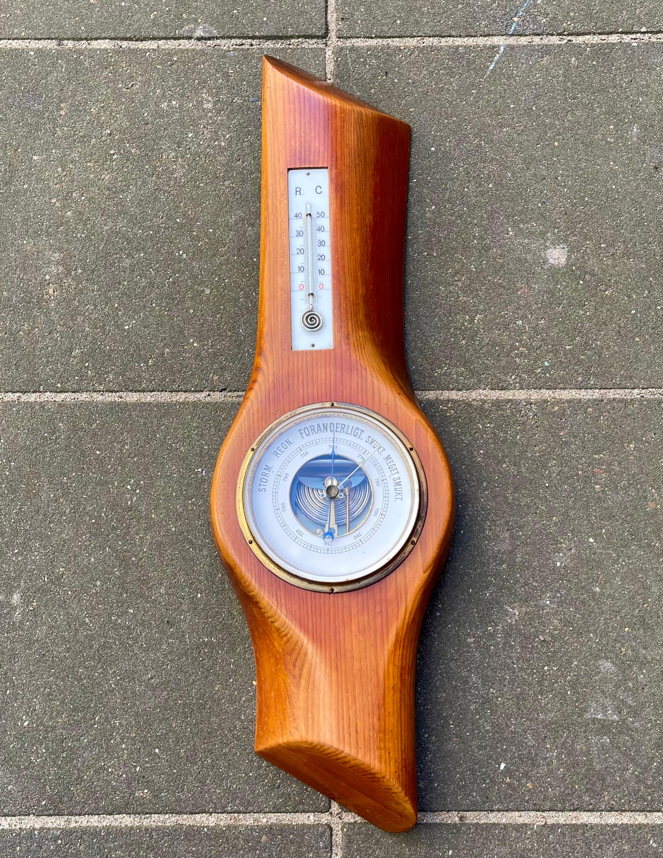 Fait main Station météo Art déco fabriquée à partir d'un hélicoptère d'avion en bois, années 1930 en vente