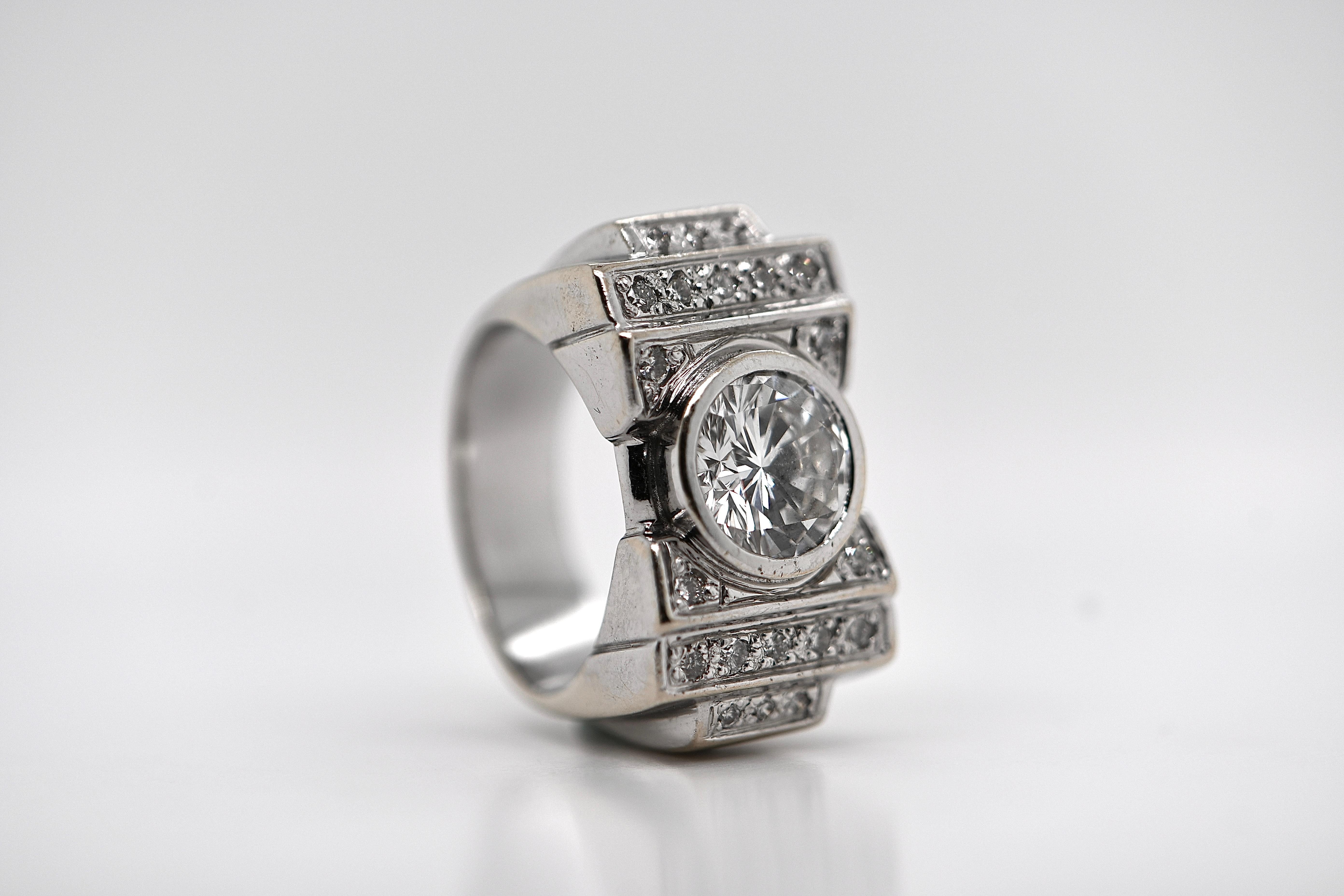 Brilliant Cut Art Deco Wedding Ring 21 diamonds 2.5 Karat 18 Karat White Gold For Sale