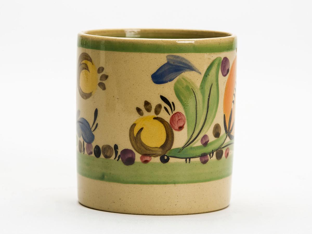 Grès Millie Taplin tasse et soucoupe Art Déco Wedgwood peintes à motifs floraux en vente