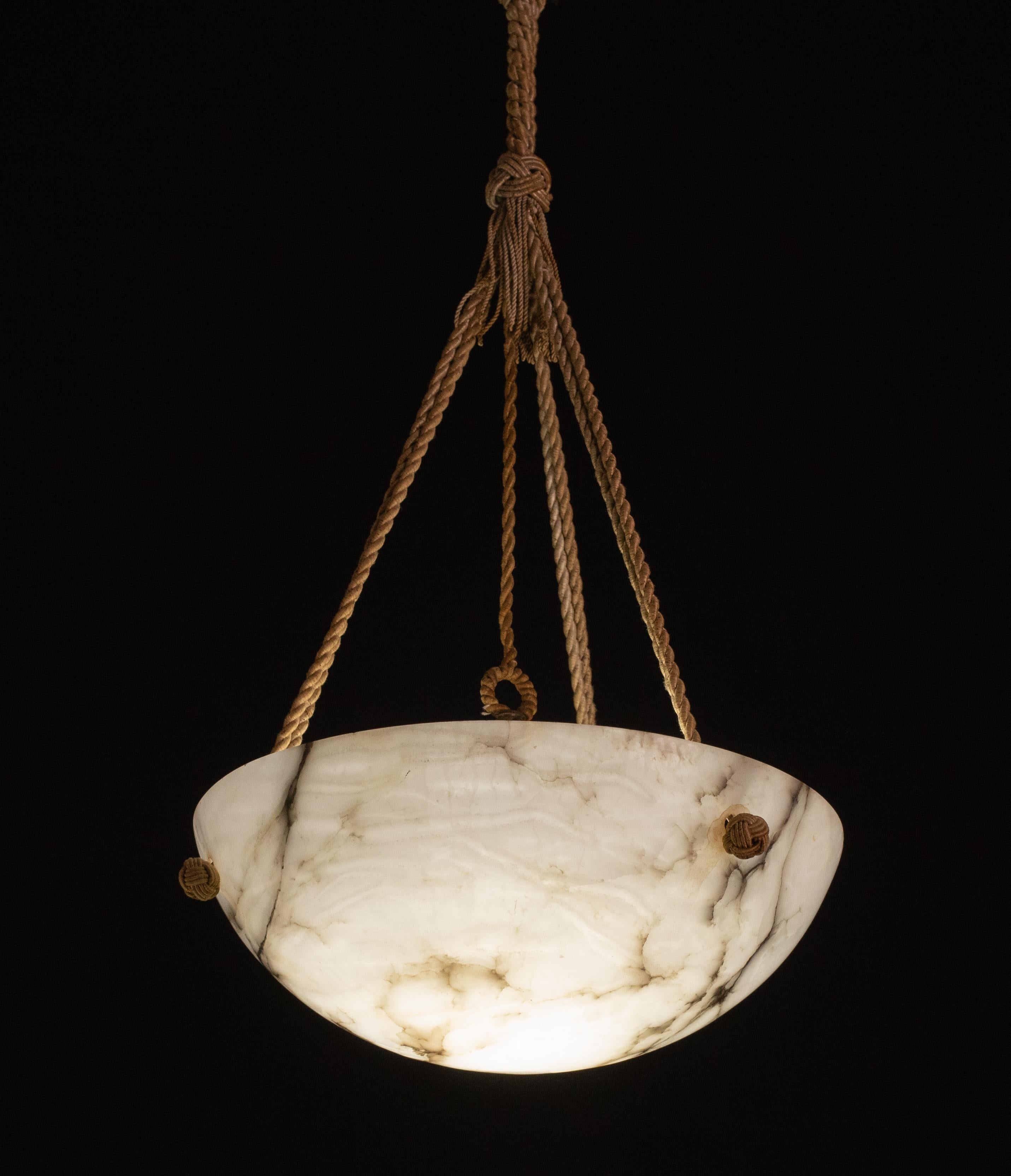Art Deco White Albaster Chandelier, 1940s In Good Condition For Sale In Roma, IT