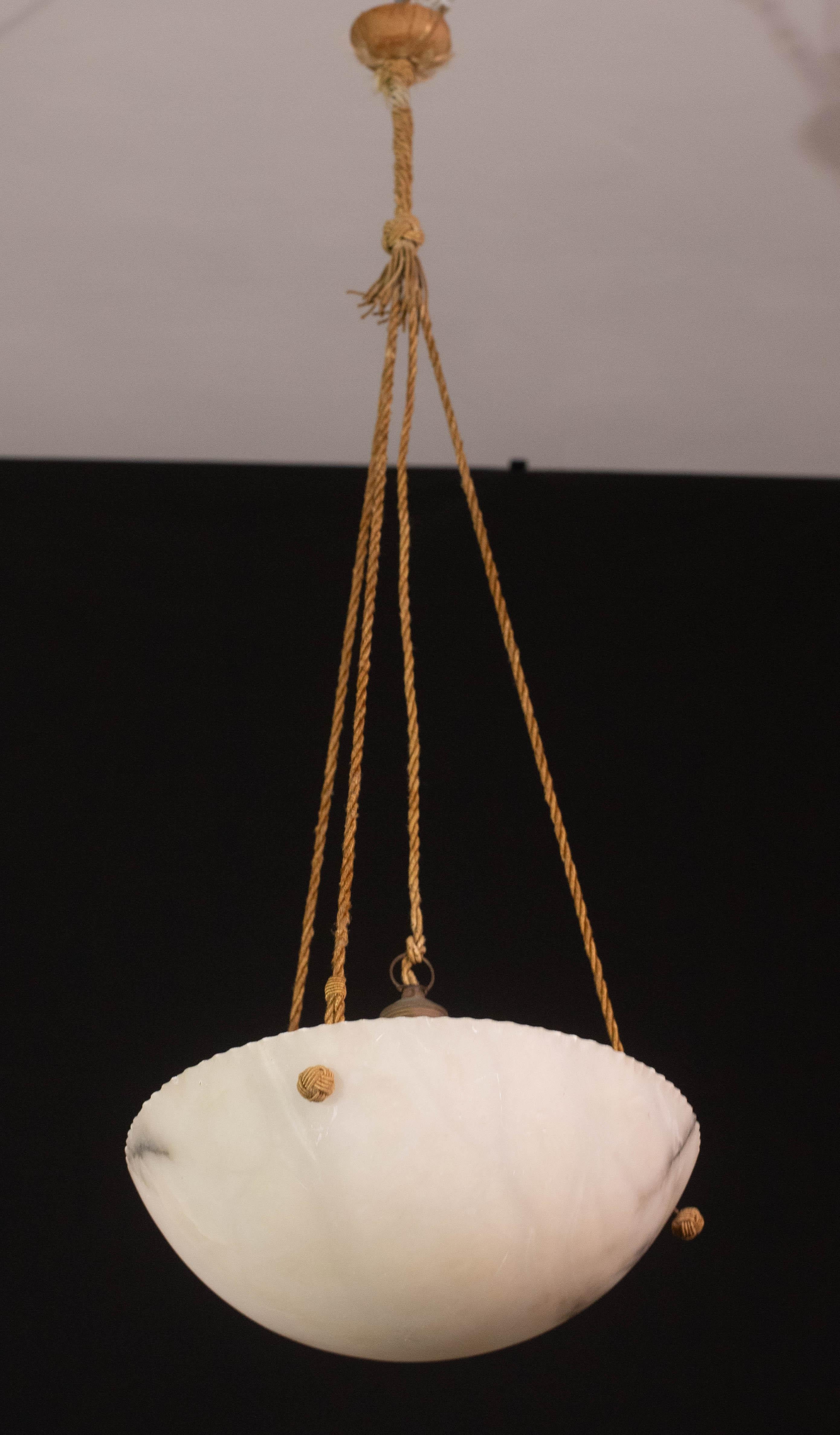 Art Déco Lampadario Art Deco White Albaster, anni '1940 in vendita