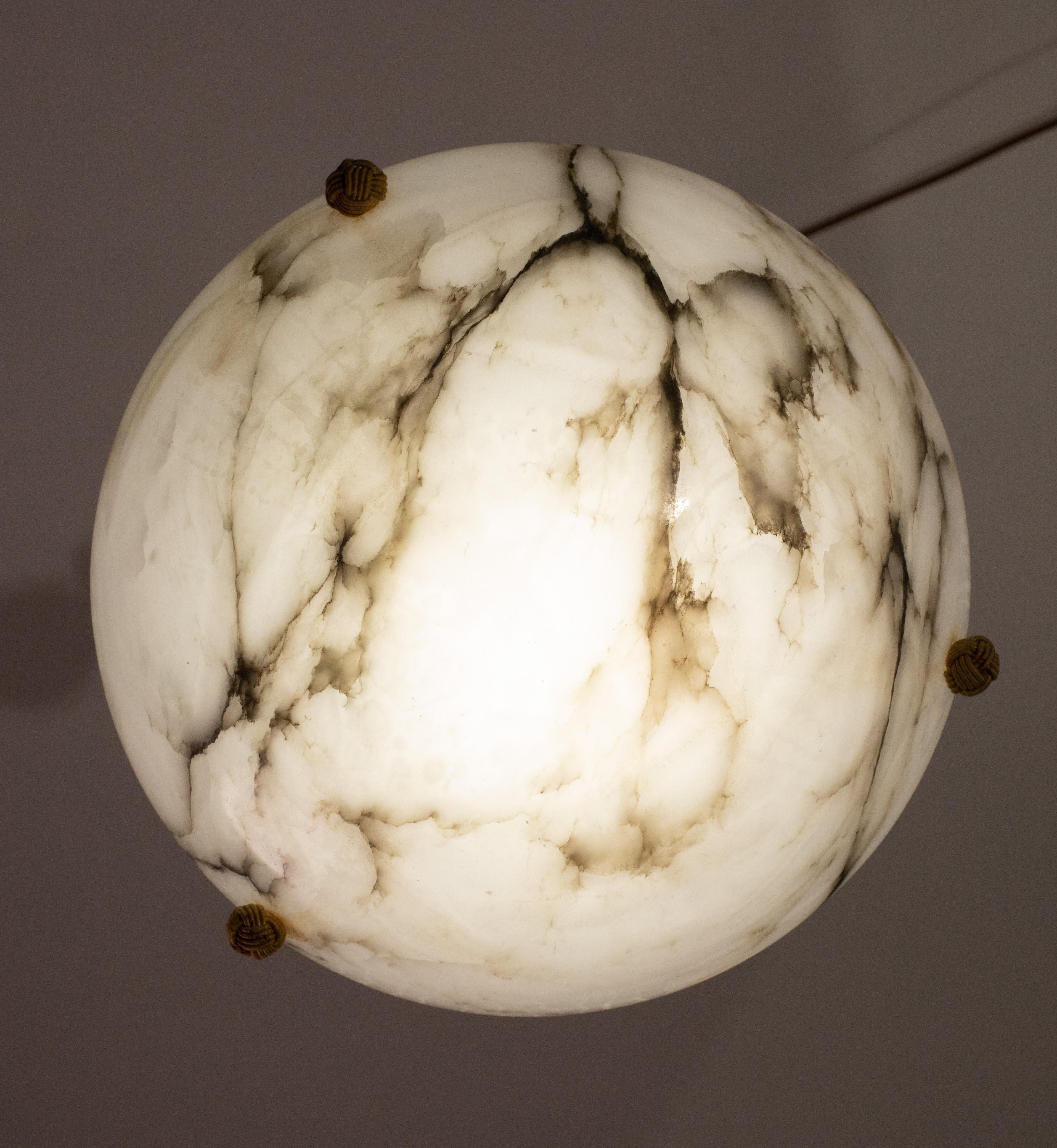 Weißer Alabaster-Kronleuchter im Art déco-Stil, 1940er Jahre im Angebot 2