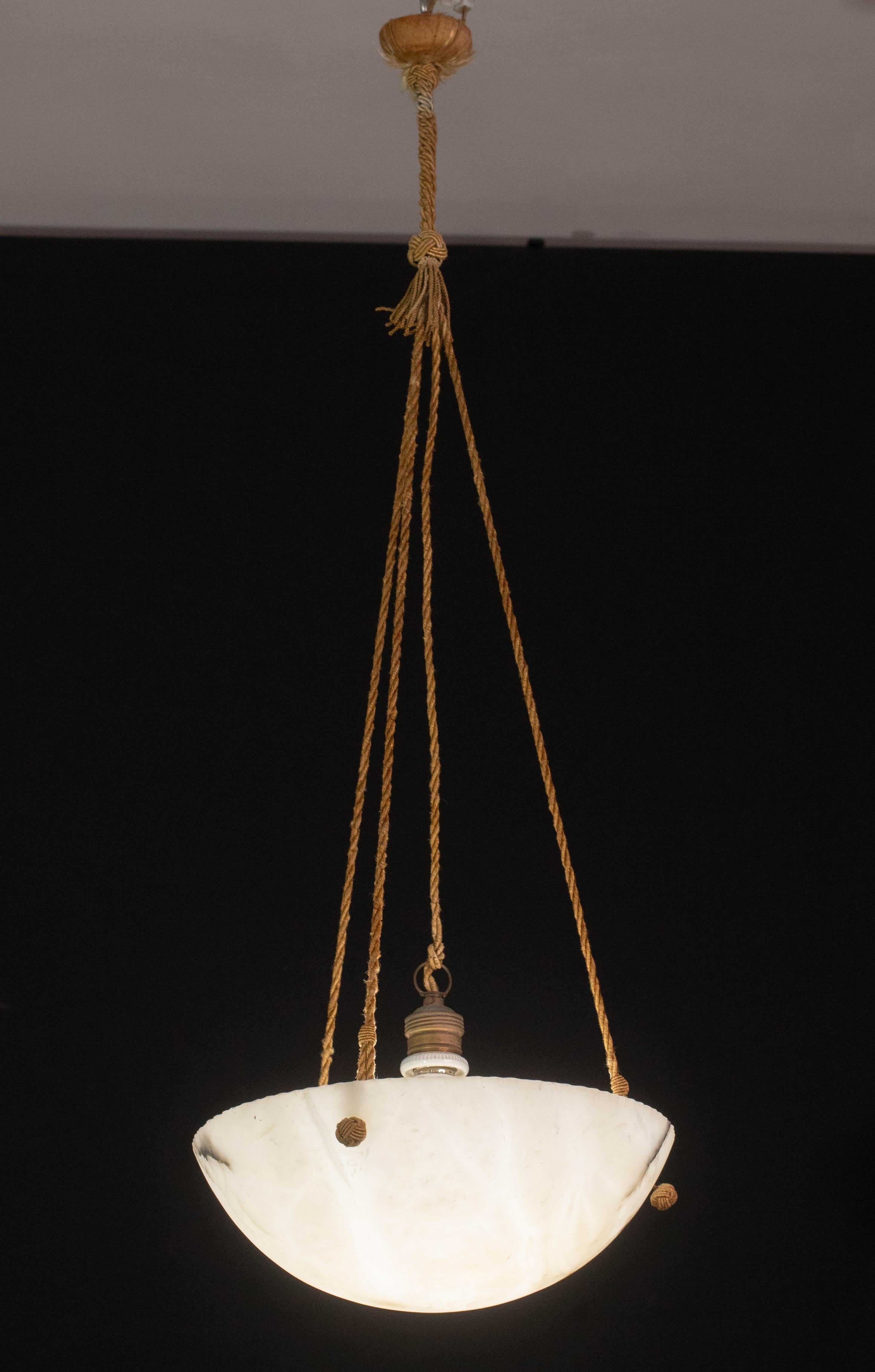 Metà XX secolo Lampadario Art Deco White Albaster, anni '1940 in vendita