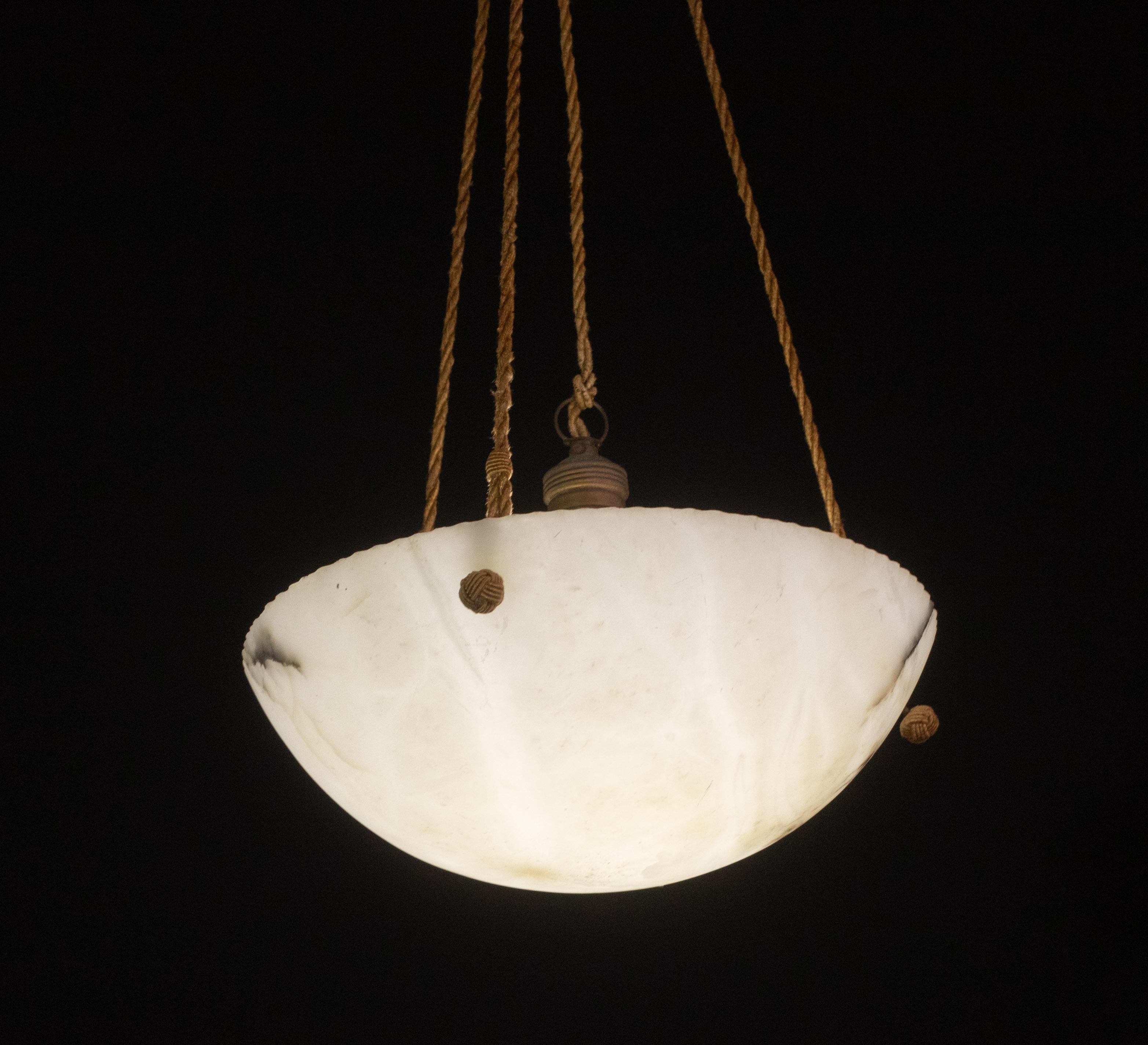 Alabastro Lampadario Art Deco White Albaster, anni '1940 in vendita