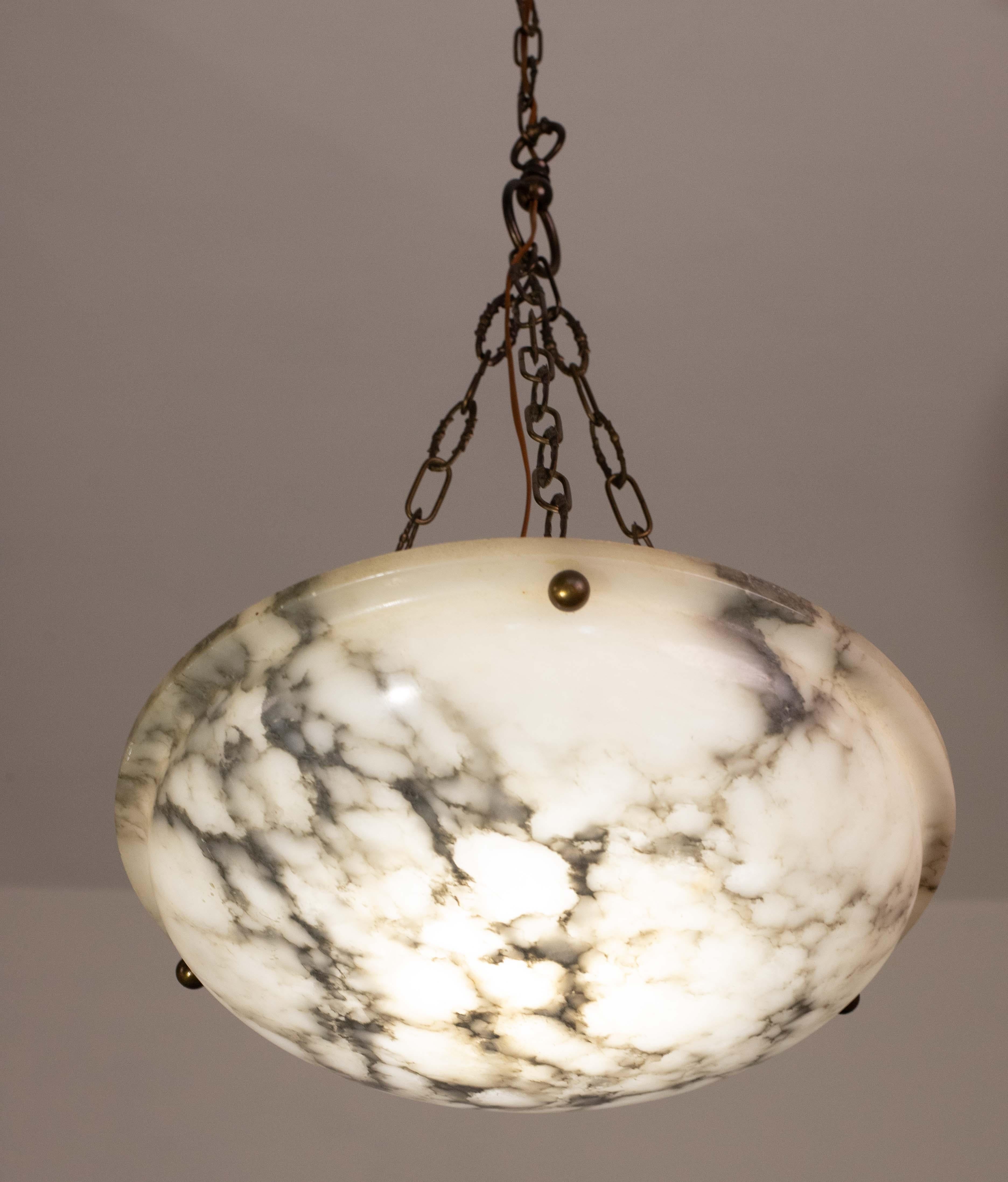 Weißer Alabaster-Kronleuchter im Art déco-Stil, 1950er Jahre (Europäisch) im Angebot