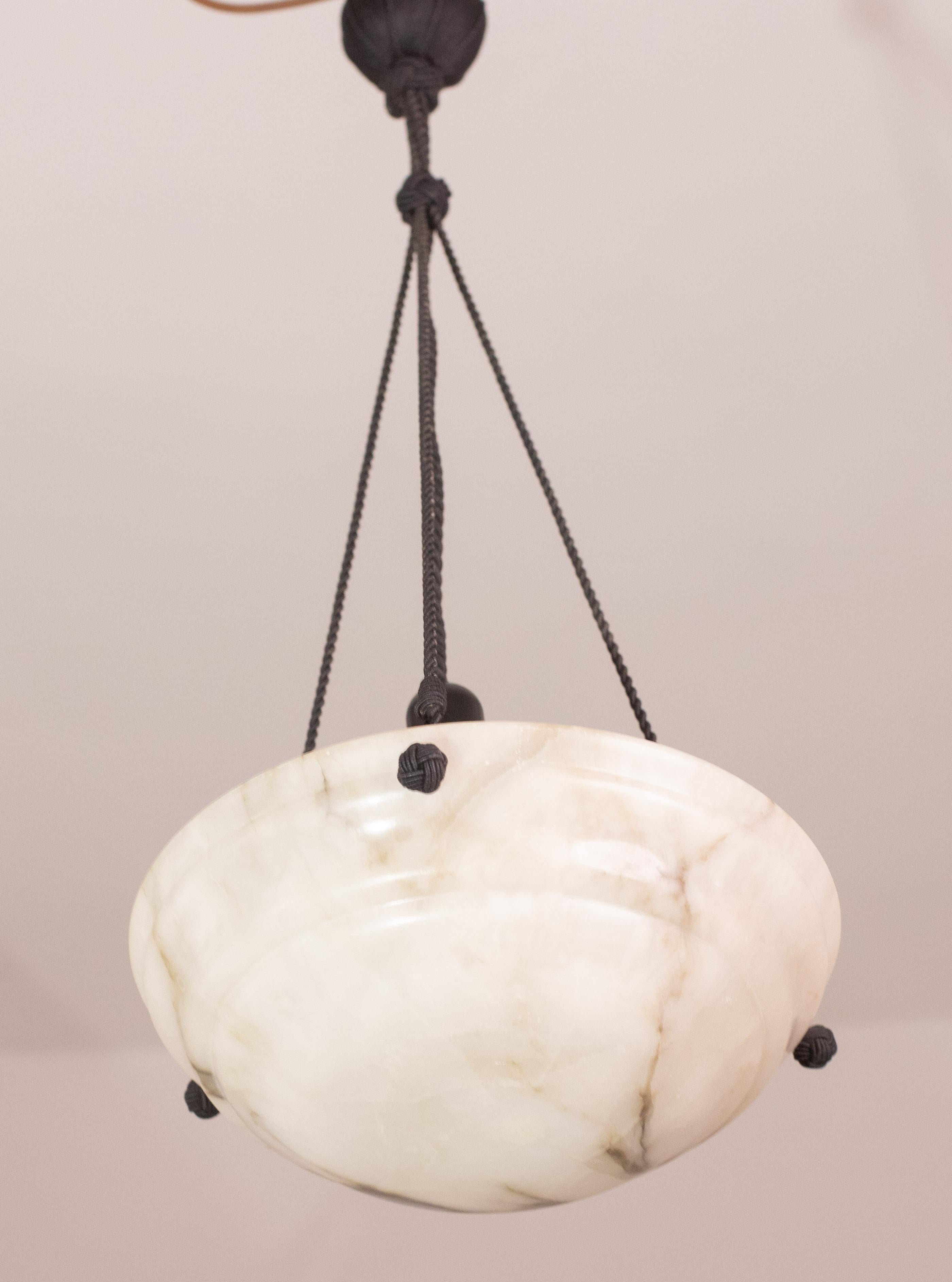 Weißer Alabaster-Kronleuchter im Art déco-Stil, 1950er Jahre (Italienisch) im Angebot