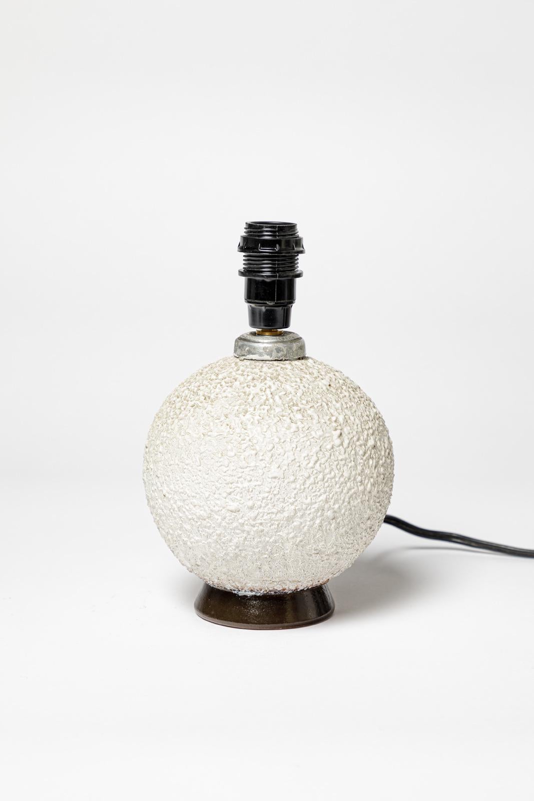 Français Lampe de table Art déco blanche et noire de 1930 style jean besnard en vente