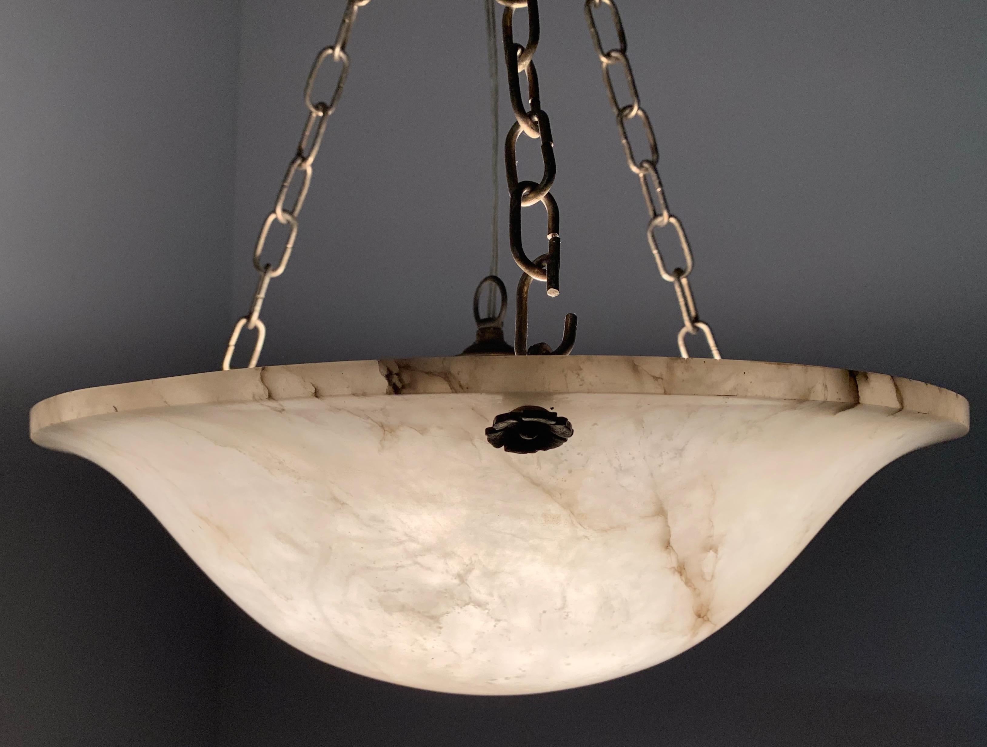 Art Deco White and Black Alabaster Pendant / Fixture with Adjustable Chain 1920s In Good Condition In Lisse, NL