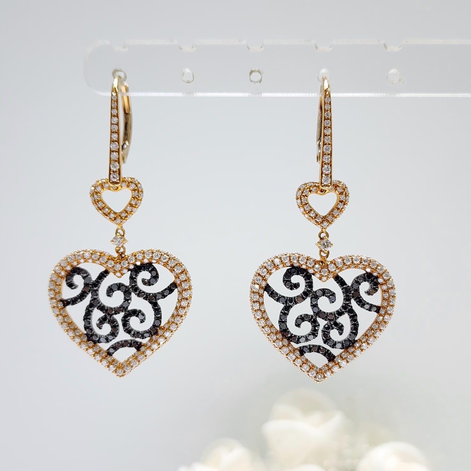 Orecchini Art Deco a forma di cuore con diamanti bianchi e neri in oro rosa 18 ct. in vendita 1