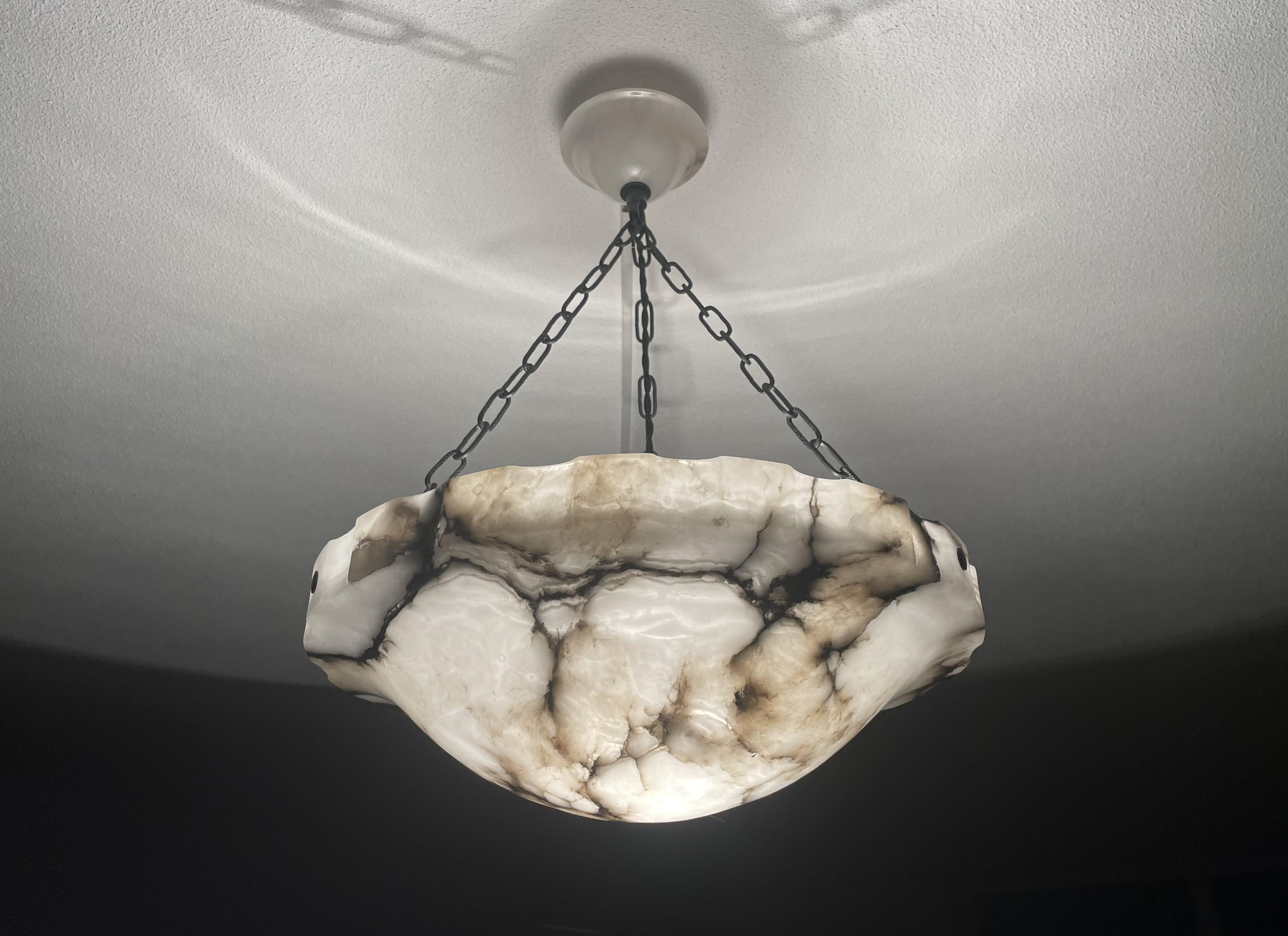 Wonderful Art Deco alabaster pendant in mint condition.

Over the years we have sold some of the best looking and best condition alabaster pendants that money can buy. This perfectly white with black veins alabaster fixture is another one of those