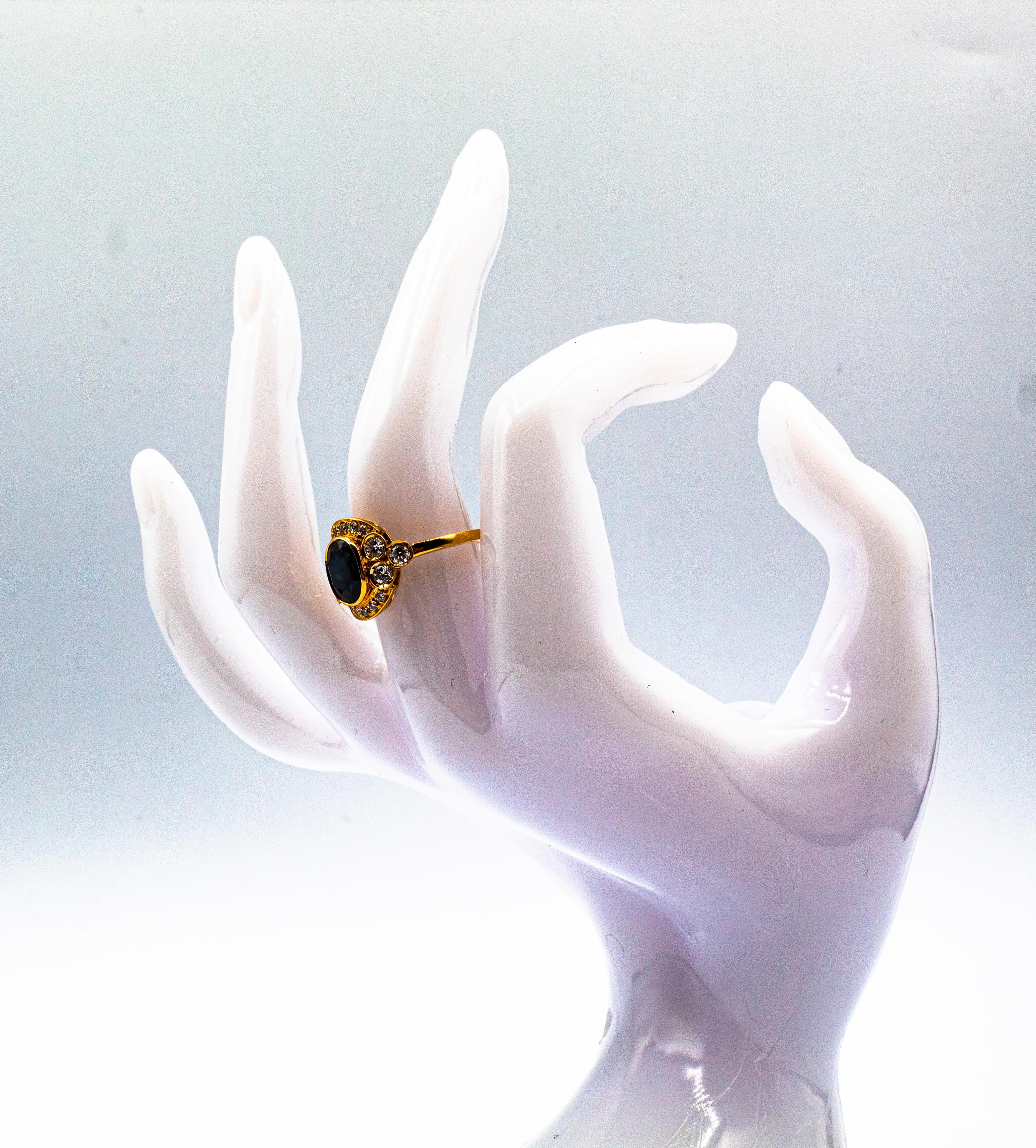 Anello da cocktail in oro giallo Art Deco con diamante bianco taglio brillante e zaffiro blu in vendita 11