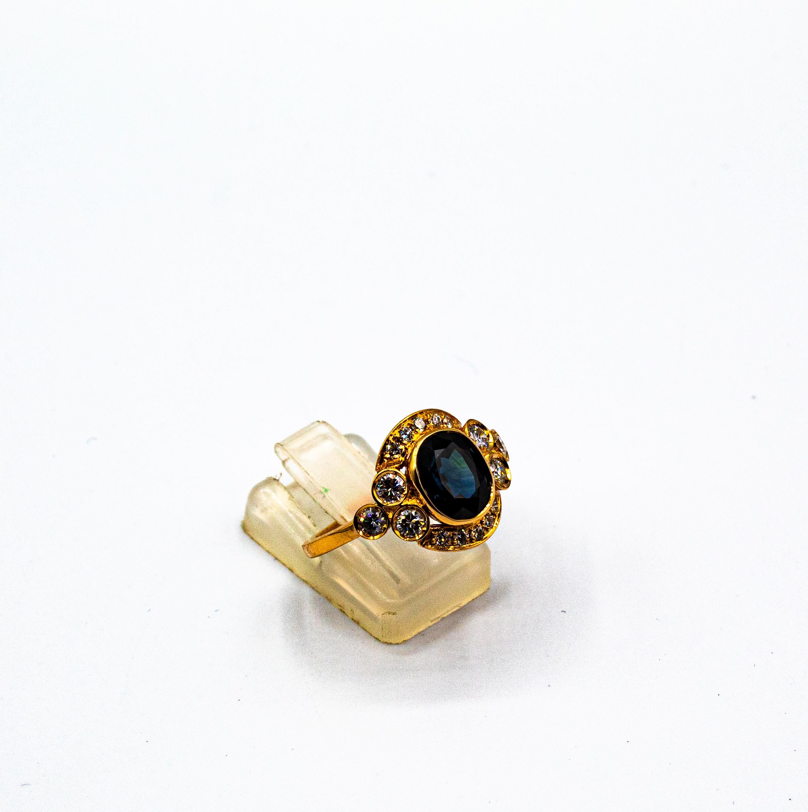 da uomo o donna Anello da cocktail in oro giallo Art Deco con diamante bianco taglio brillante e zaffiro blu in vendita