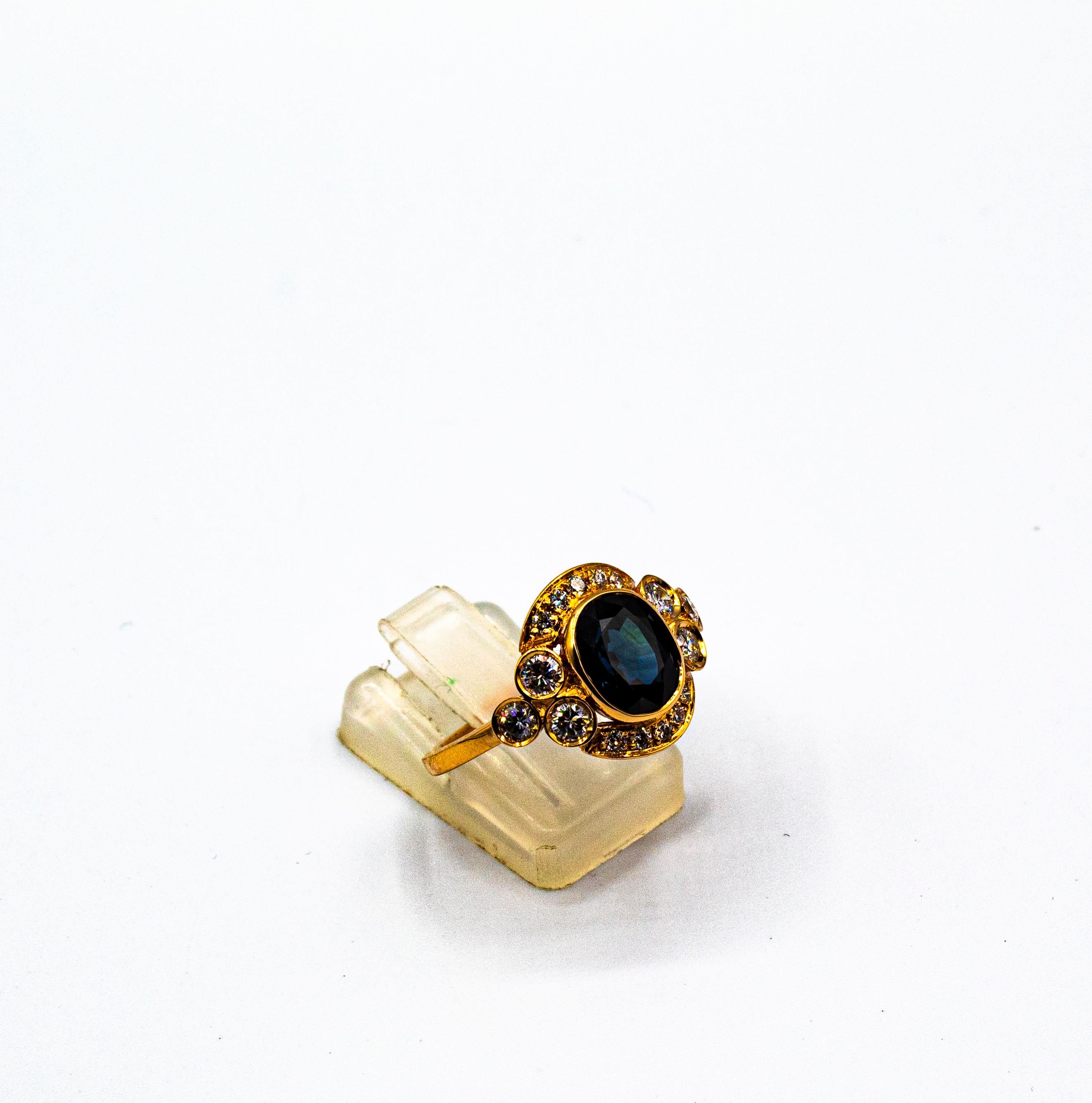 Anello da cocktail in oro giallo Art Deco con diamante bianco taglio brillante e zaffiro blu in vendita 1