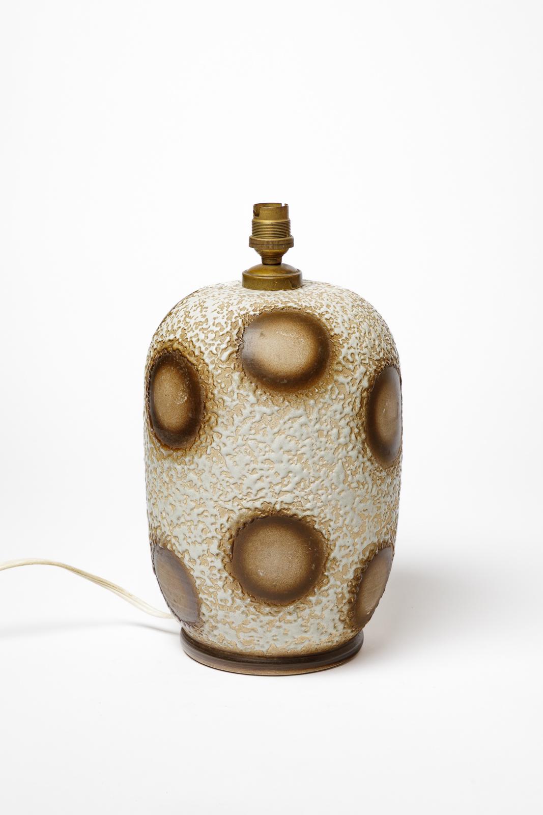 Francese Lampada da tavolo Art déco in ceramica bianca, marrone e nera, circa 1940, design francese in vendita