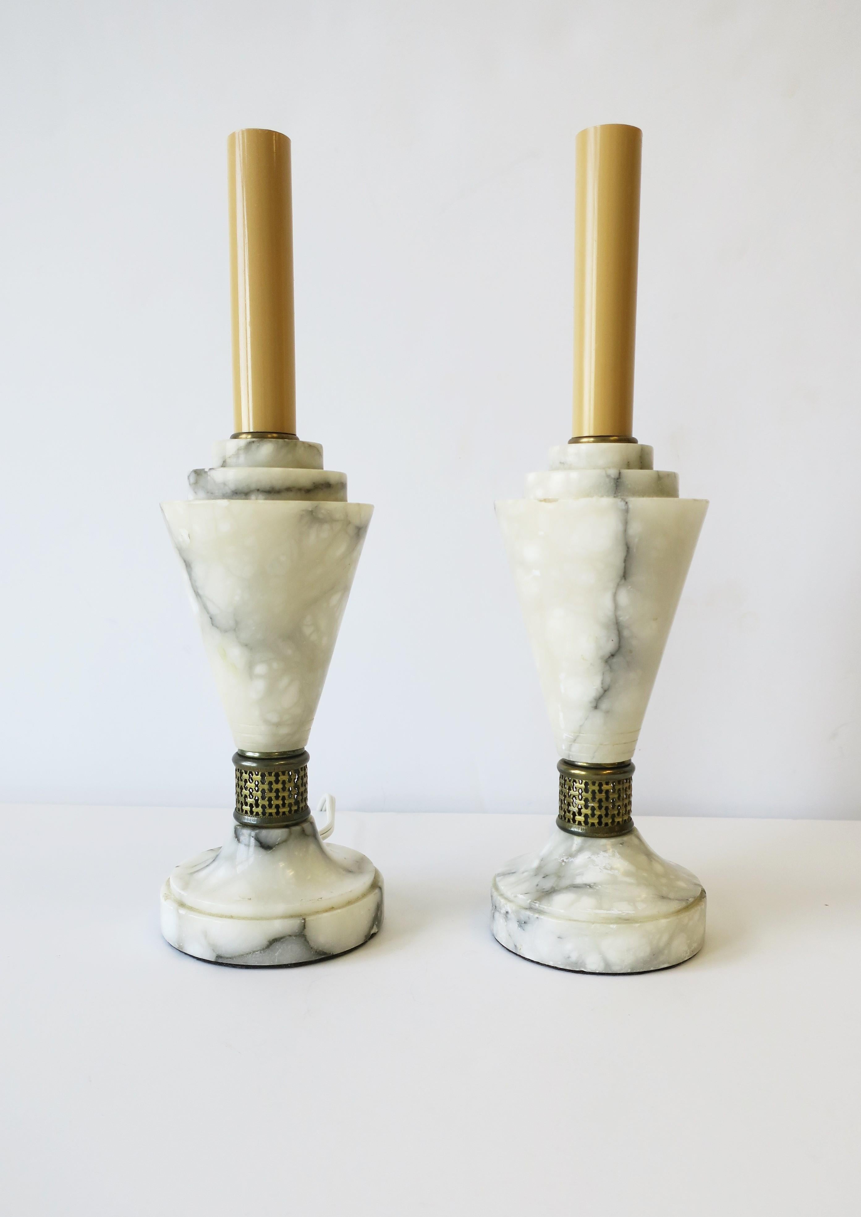 Moderne Art-Déco-Tischlampen aus Marmor, Paar (Art déco) im Angebot