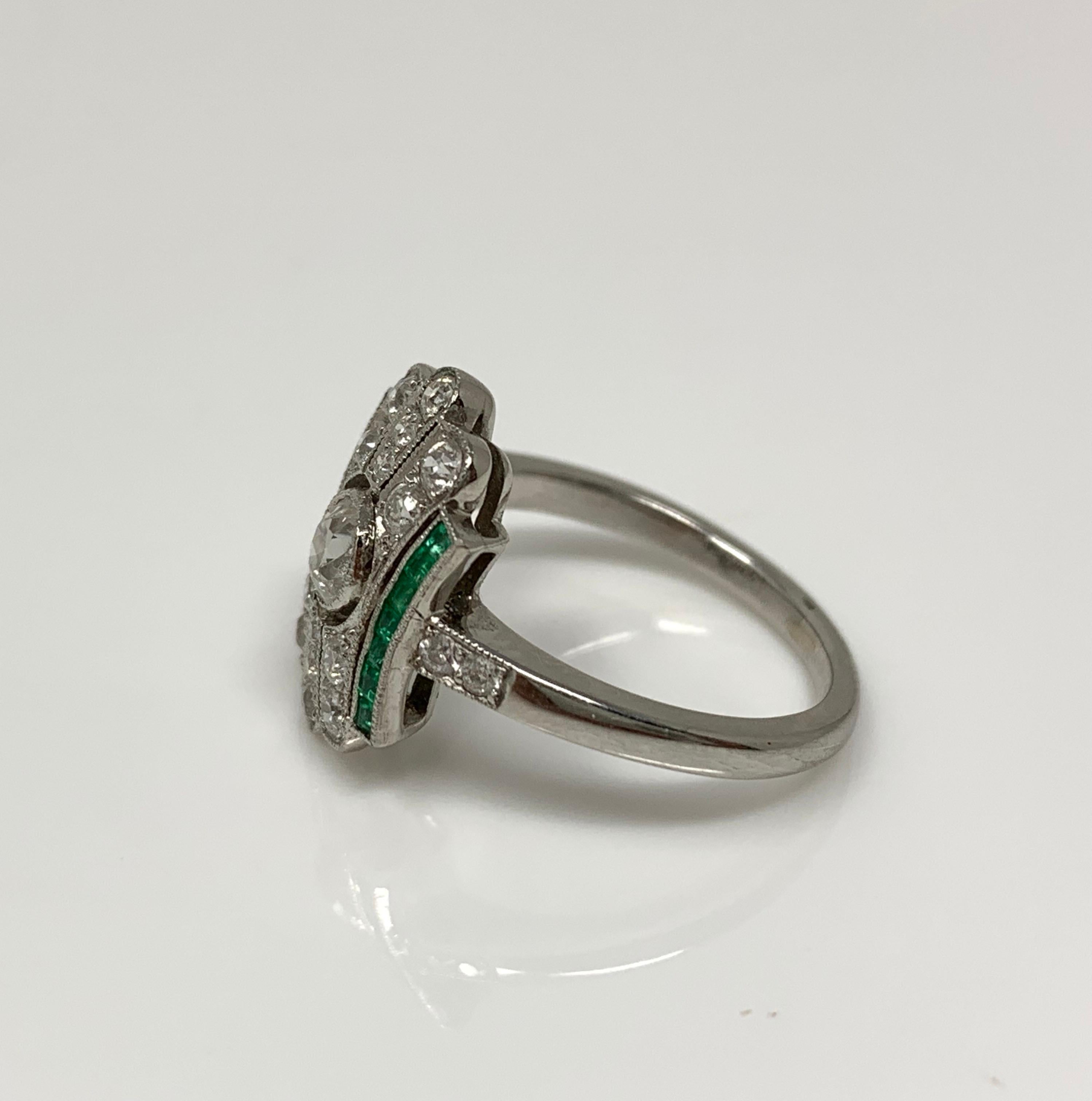  White Diamond and Emerald  Ring in Platinum. 5